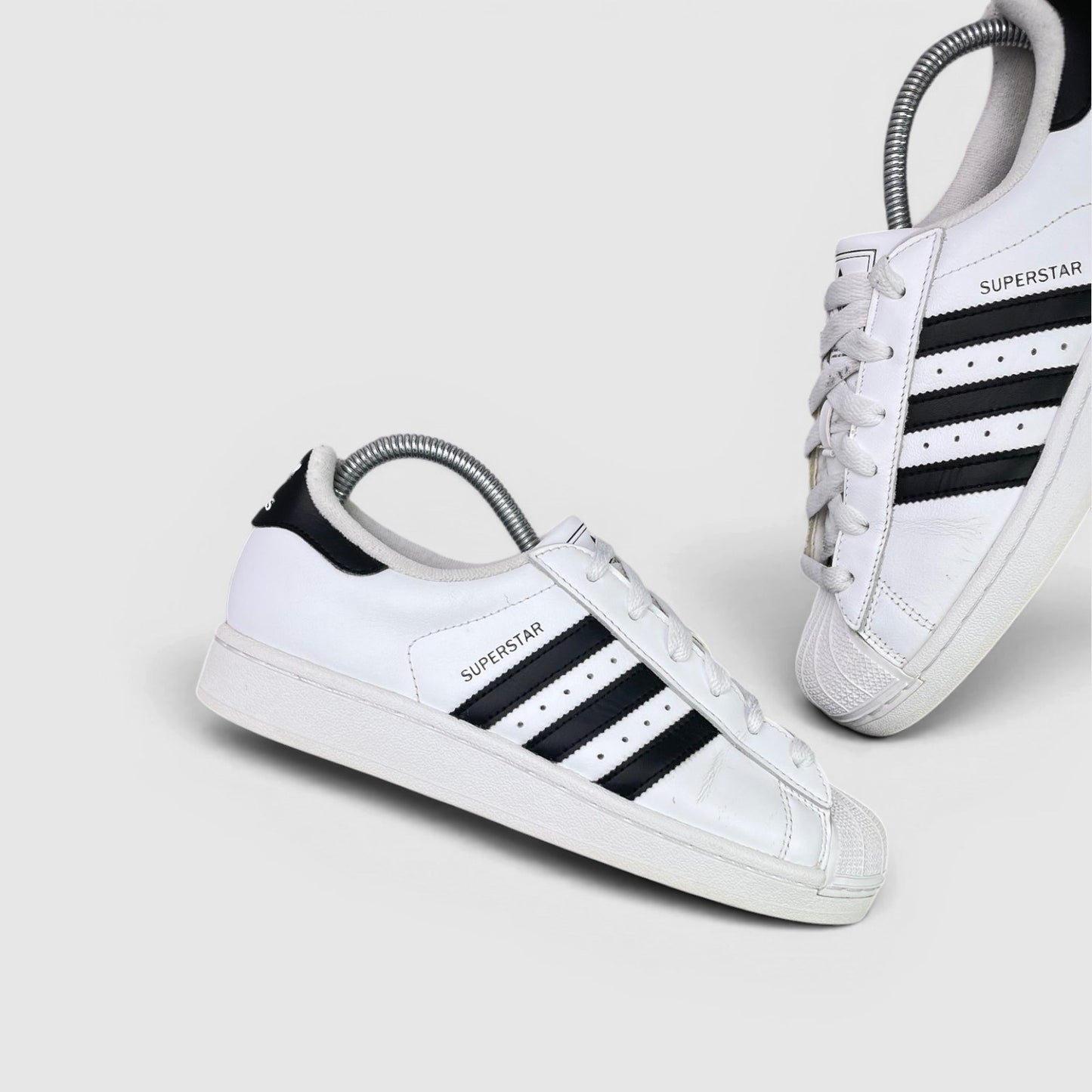 Adidas Superstar II Cloud White Black — buty sportowe damskie w bardzo dobrym stanie rozmiar 38 2/3, boczny profil, lewa strona