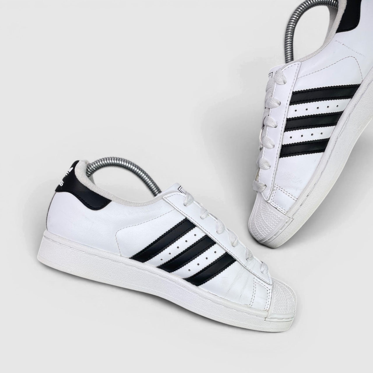 Adidas Superstar II Cloud White Black — buty sportowe damskie w bardzo dobrym stanie rozmiar 38 2/3, boczny profil, lewa strona