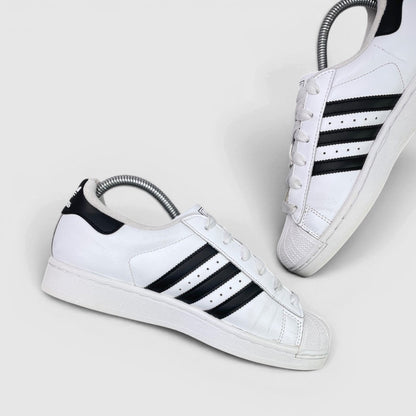 Adidas Superstar II Cloud White Black — buty sportowe damskie w bardzo dobrym stanie rozmiar 38 2/3, boczny profil, lewa strona