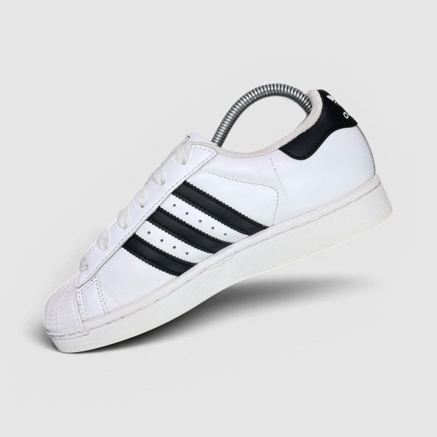 Adidas Superstar II Cloud White Black — buty sportowe damskie w bardzo dobrym stanie rozmiar 38 2/3, boczny profil, lewa strona