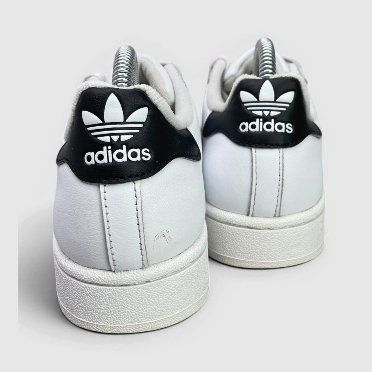 Adidas Superstar II Cloud White Black — buty sportowe damskie w bardzo dobrym stanie rozmiar 38 2/3, widok z tyłu