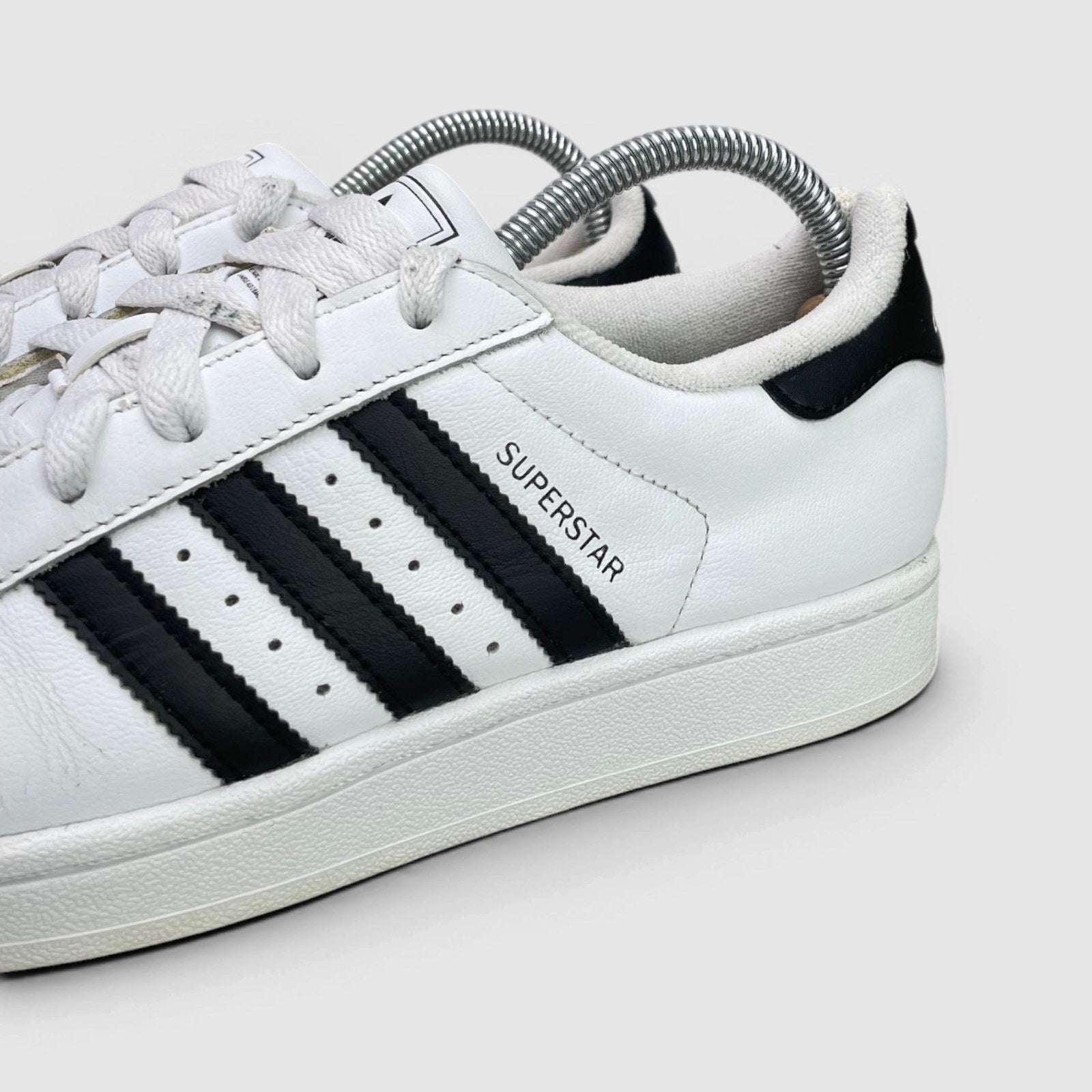 Adidas Superstar II Cloud White Black — buty sportowe damskie w bardzo dobrym stanie rozmiar 38 2/3, boczny profil, lewa strona