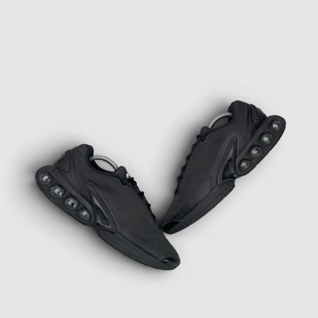 Nike Air Max Dn Black Metallic Grey — buty sportowe męskie w bardzo dobrym stanie rozmiar 43, widok z góry