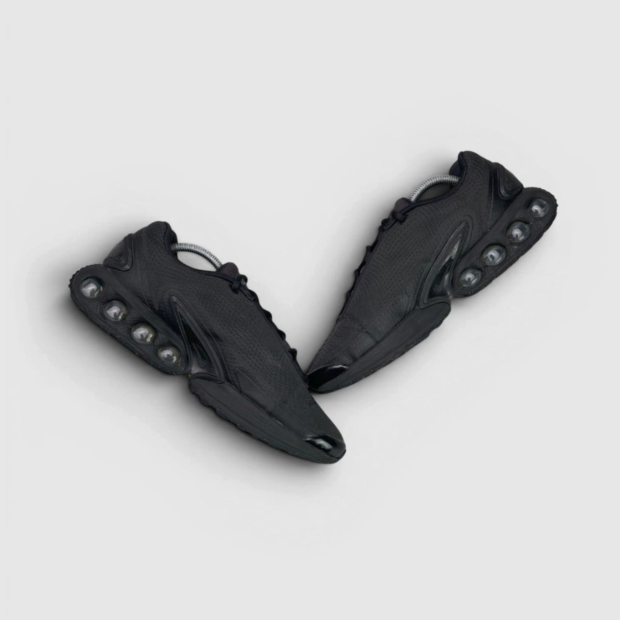 Nike Air Max Dn Black Metallic Grey — buty sportowe męskie w bardzo dobrym stanie rozmiar 43, widok z góry