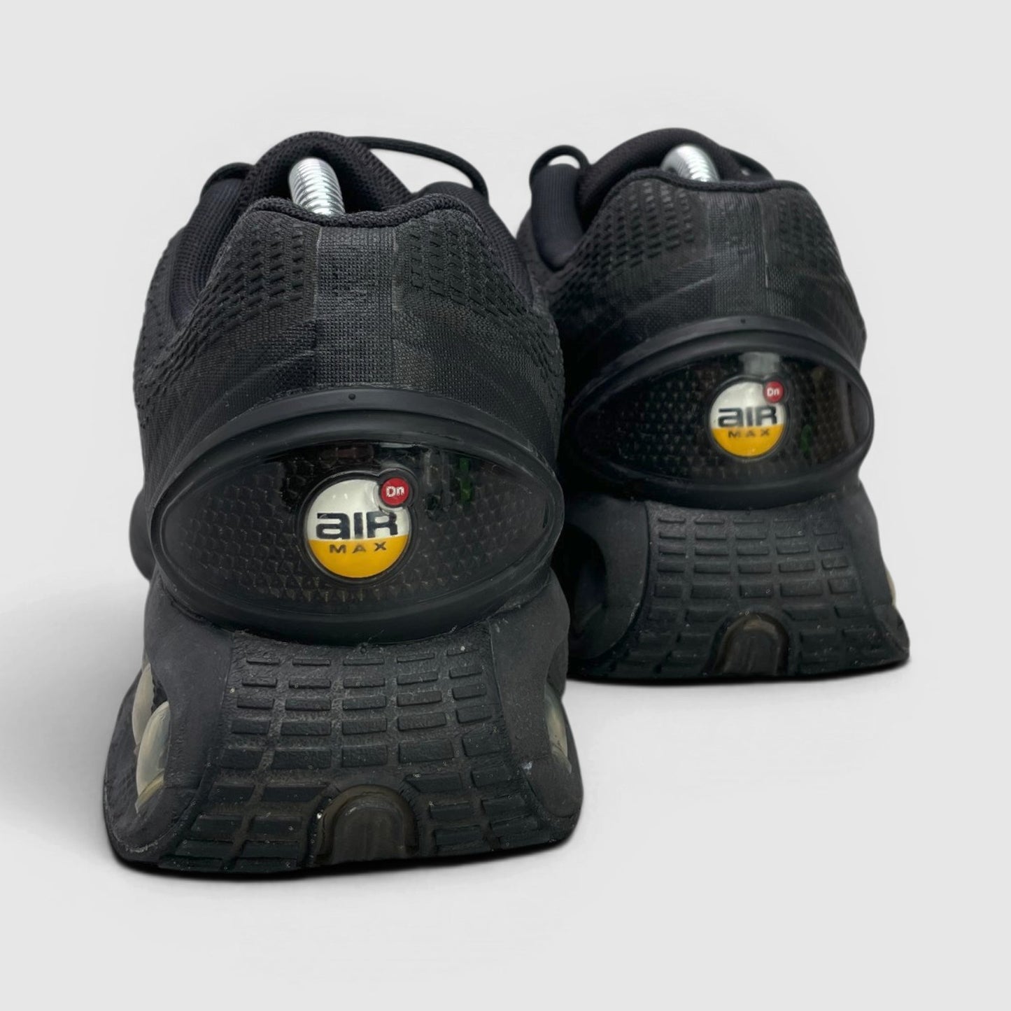 Nike Air Max Dn Black Metallic Grey — buty sportowe męskie w bardzo dobrym stanie rozmiar 43, widok z tyłu