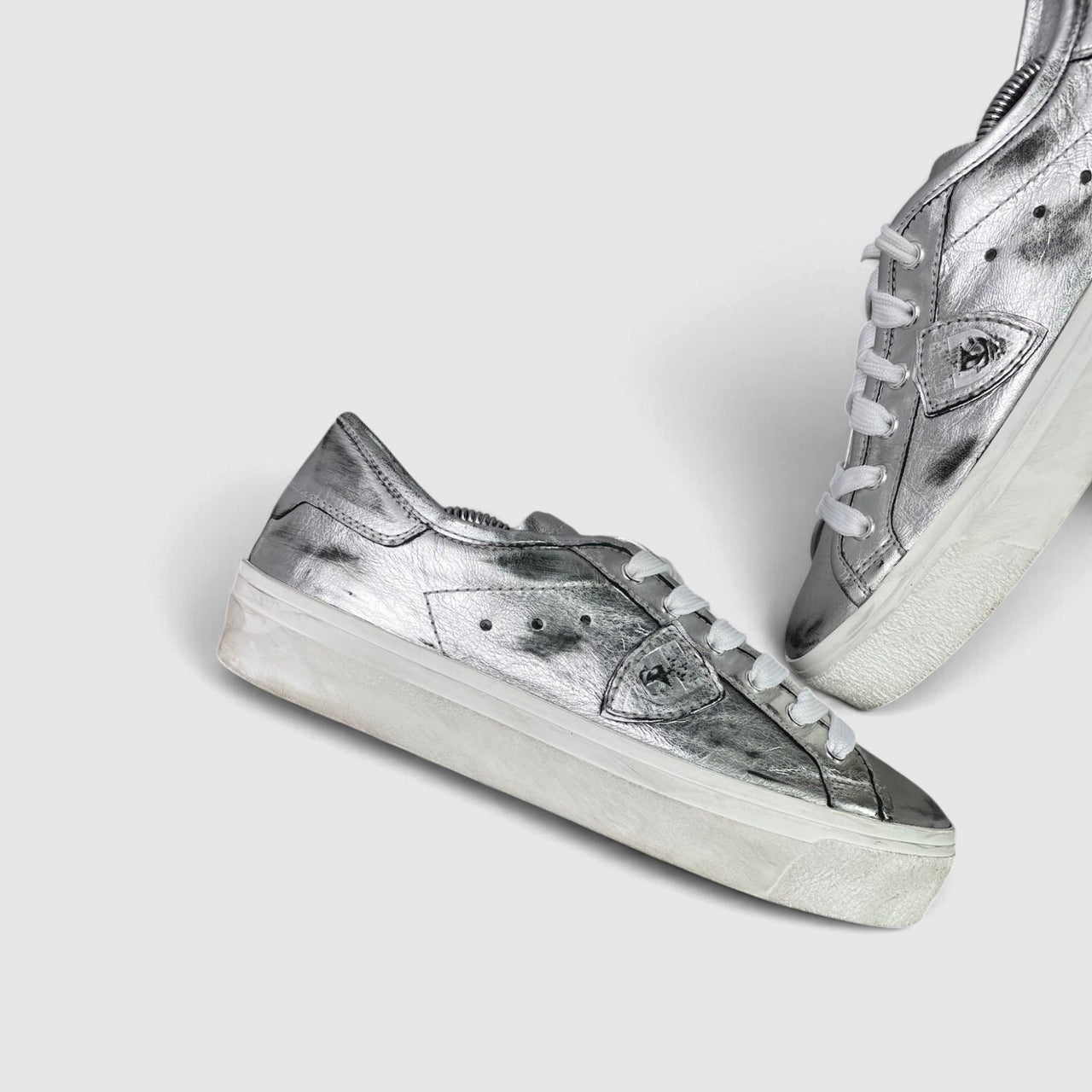 Philippe Model Paris Sneakers — buty sportowe damskie w bardzo dobrym stanie rozmiar 40, zewnętrzny panel prawego buta