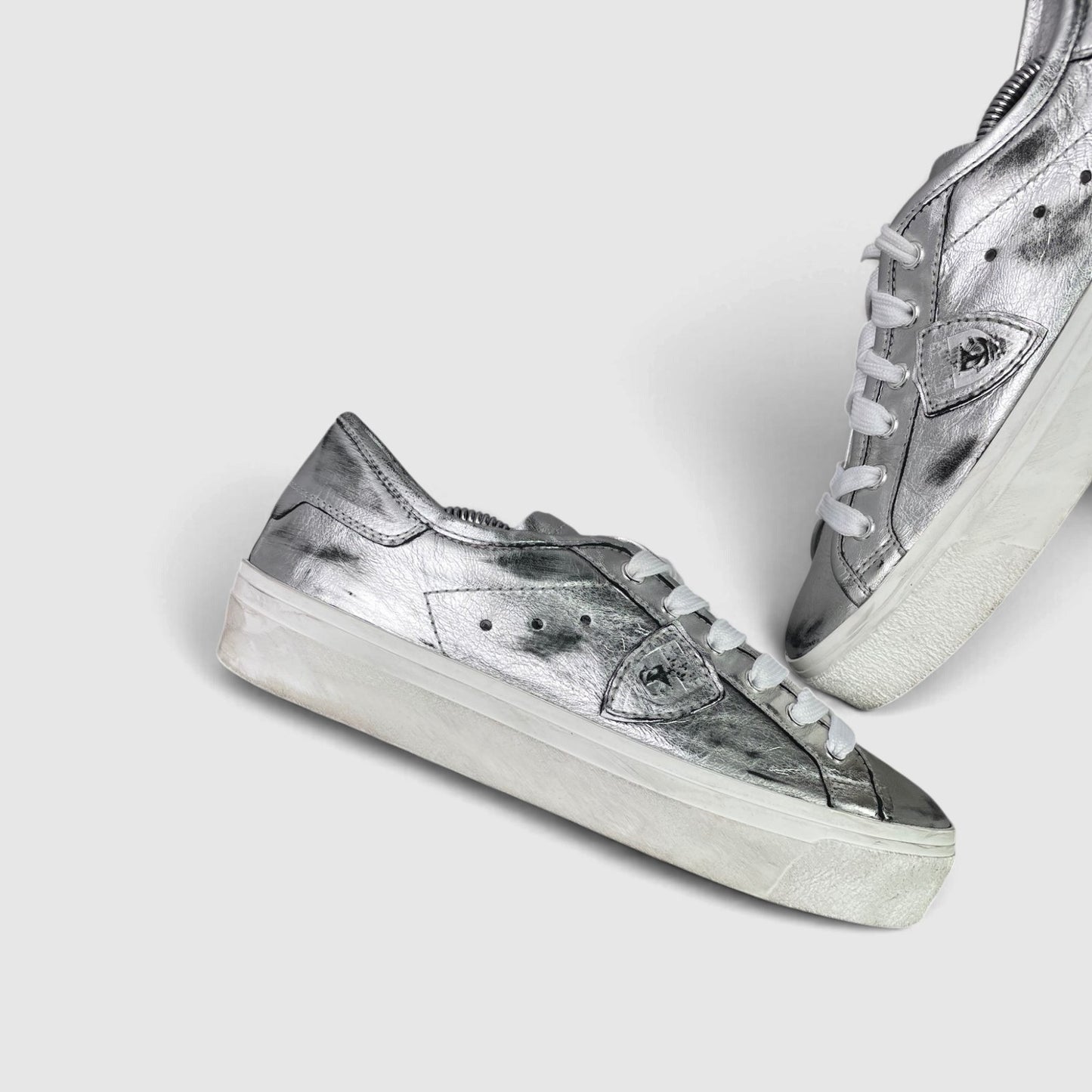 Philippe Model Paris Sneakers — buty sportowe damskie w bardzo dobrym stanie rozmiar 40, zewnętrzny panel prawego buta