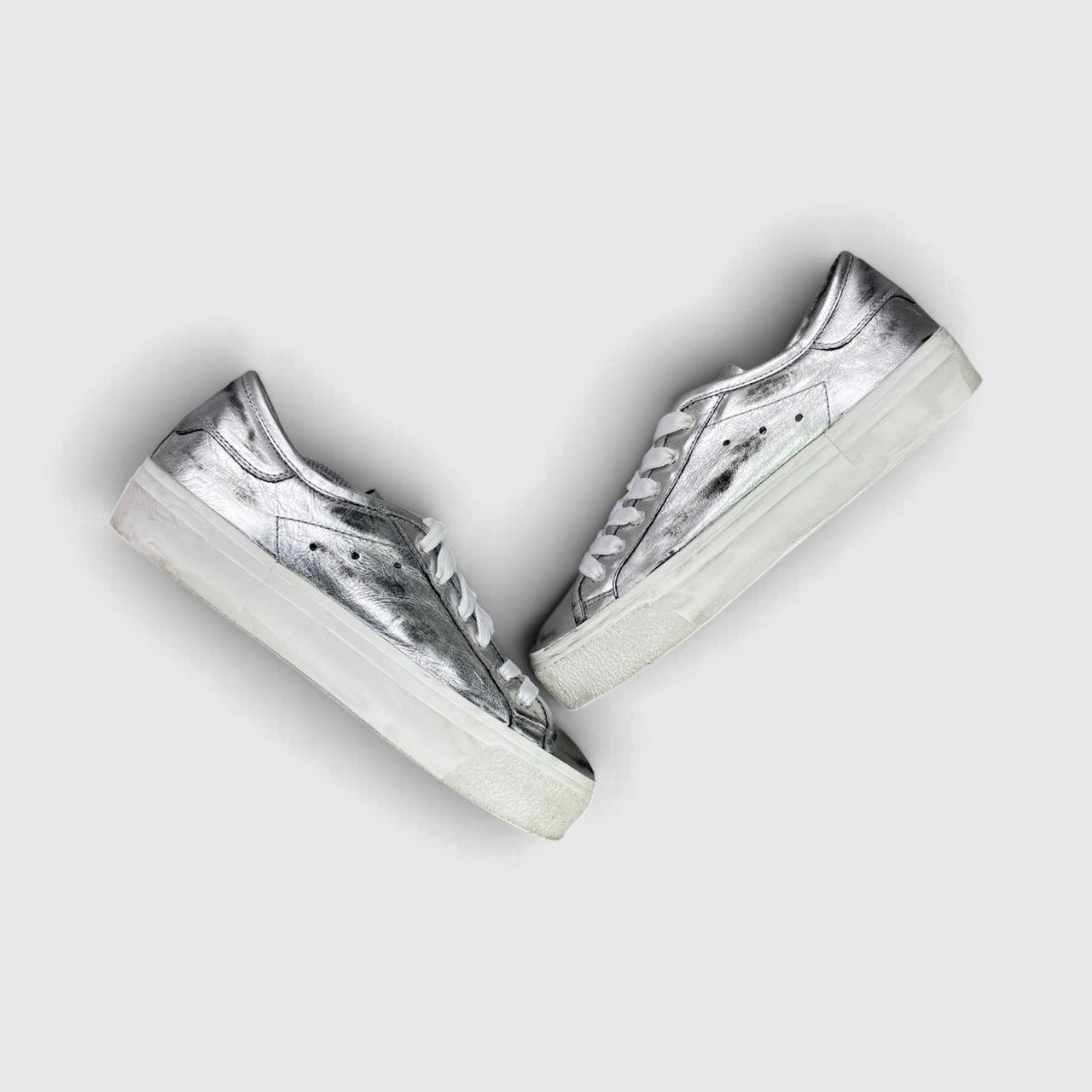 Philippe Model Paris Sneakers — buty sportowe damskie w bardzo dobrym stanie rozmiar 40, widok z góry na wewnętrzną stronę butów