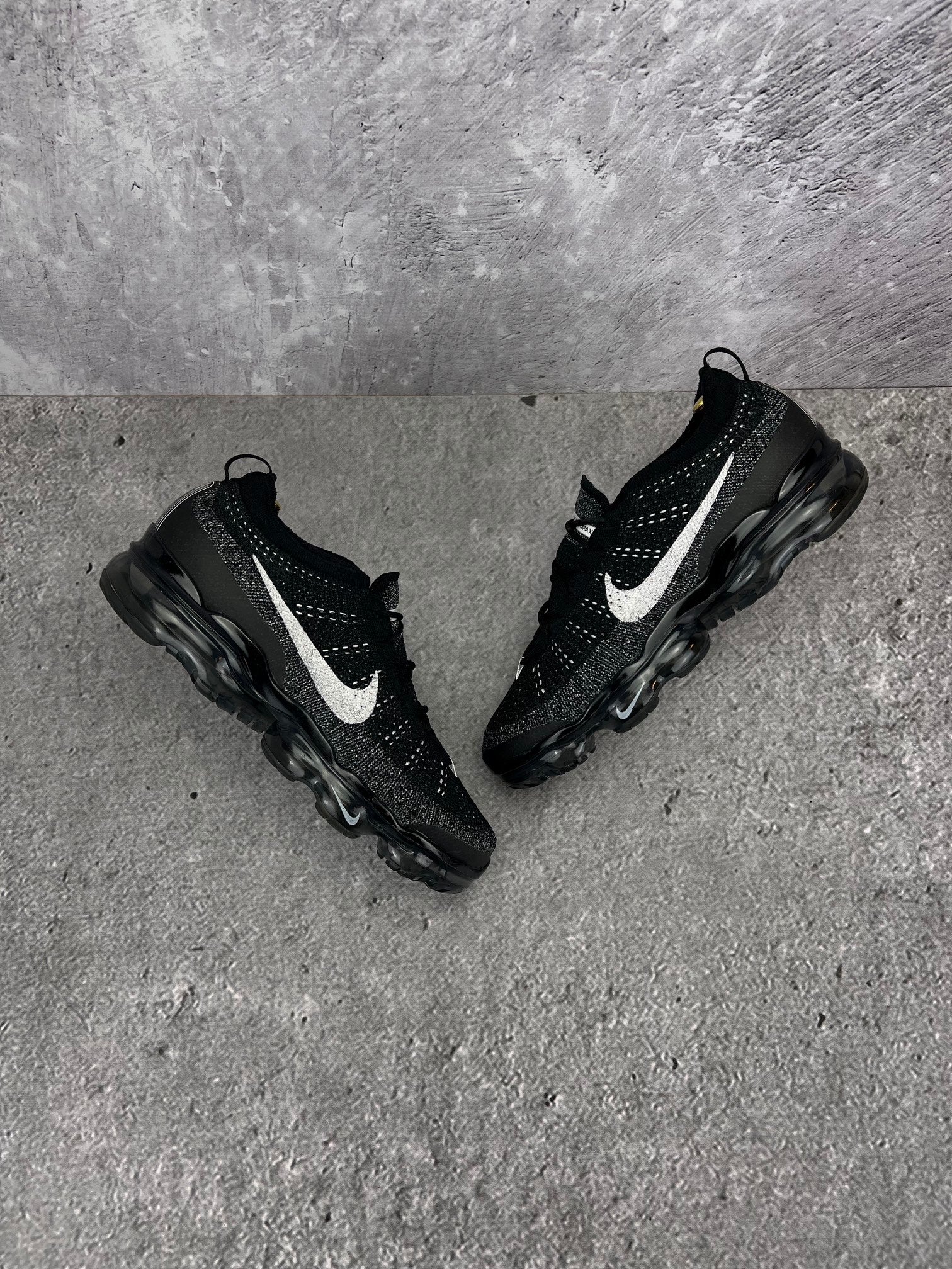 Nike Air VaporMax 2023 Flyknit Oreo - buty sportowe, widok z góry na zewnętrzną stronę butów