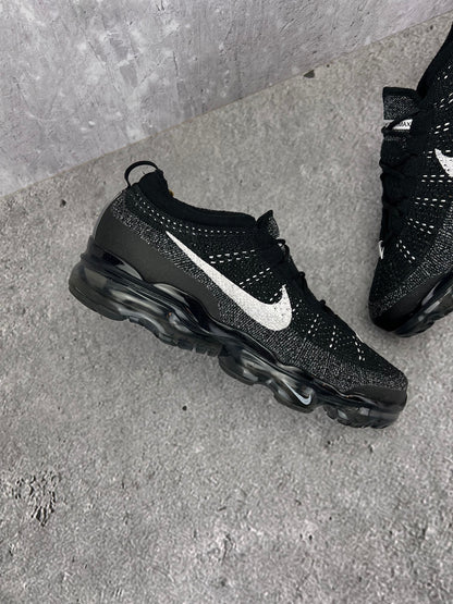 Nike Air VaporMax 2023 Flyknit Oreo - buty sportowe, zewnętrzny panel prawego buta