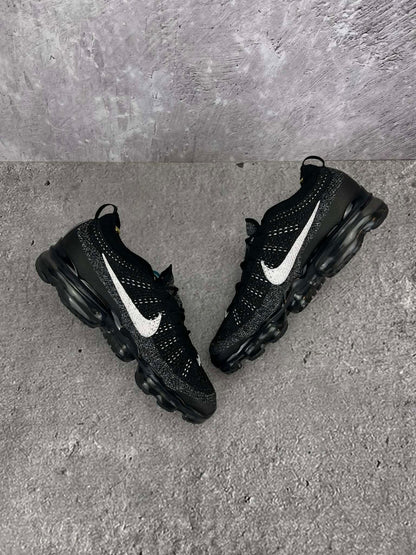 Nike Air VaporMax 2023 Flyknit Oreo - buty sportowe, widok z góry na wewnętrzną stronę butów