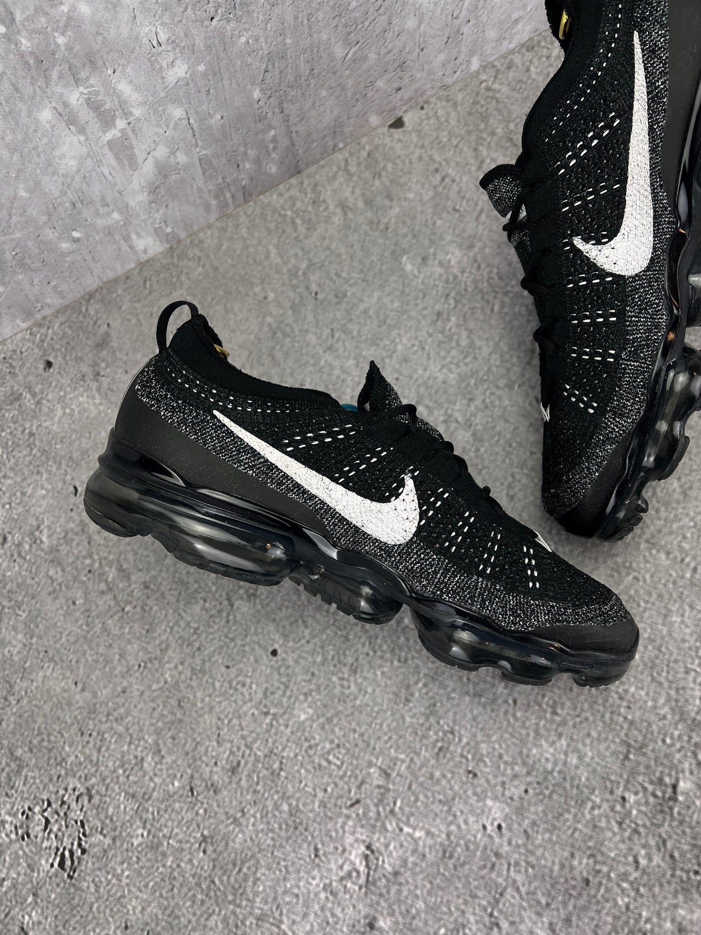 Nike Air VaporMax 2023 Flyknit Oreo - buty sportowe, wewnętrzny panel lewego buta