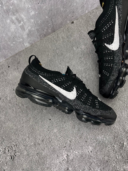 Nike Air VaporMax 2023 Flyknit Oreo - buty sportowe, wewnętrzny panel lewego buta