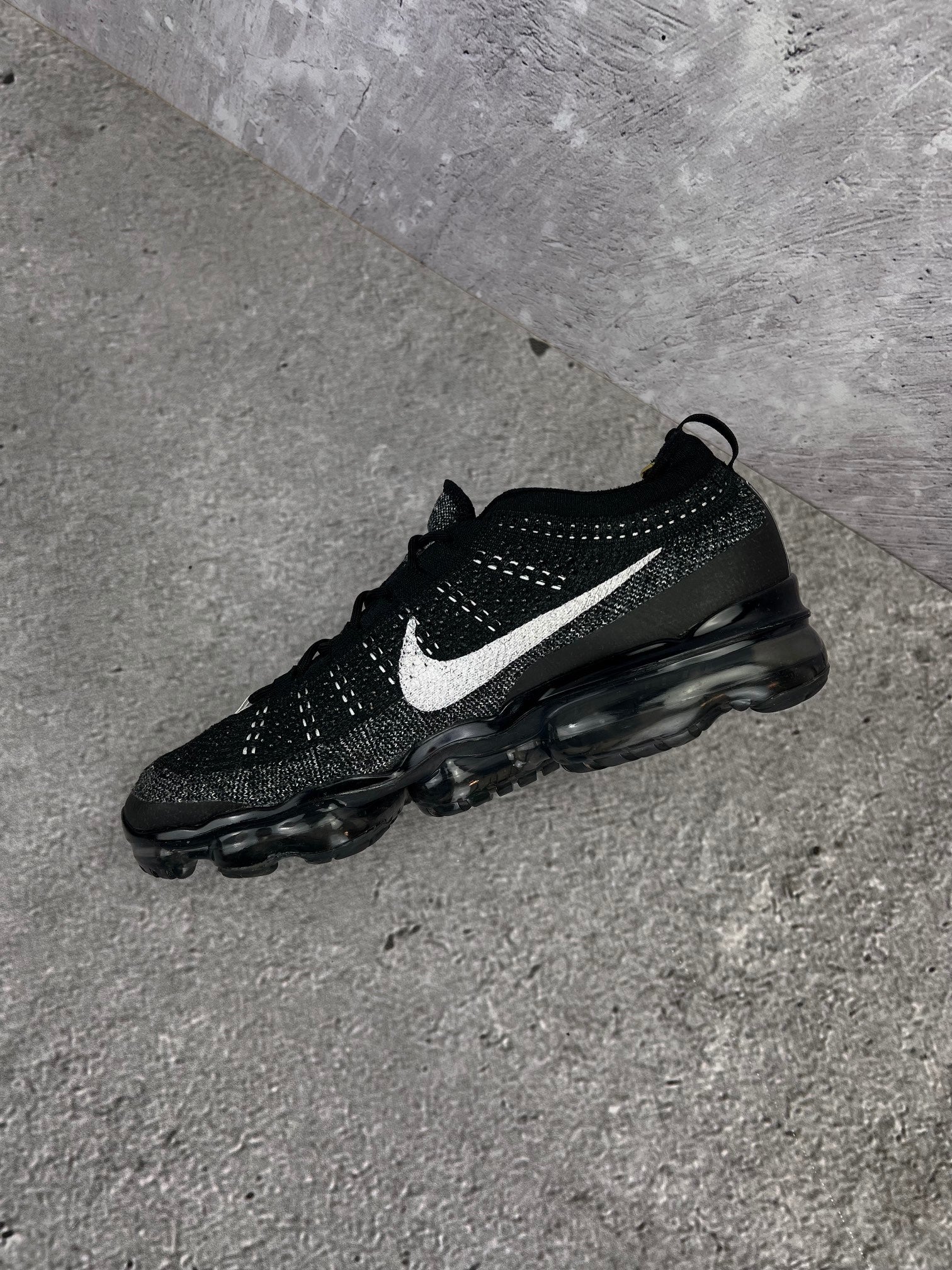 Nike Air VaporMax 2023 Flyknit Oreo - buty sportowe, wewnętrzny panel prawego buta
