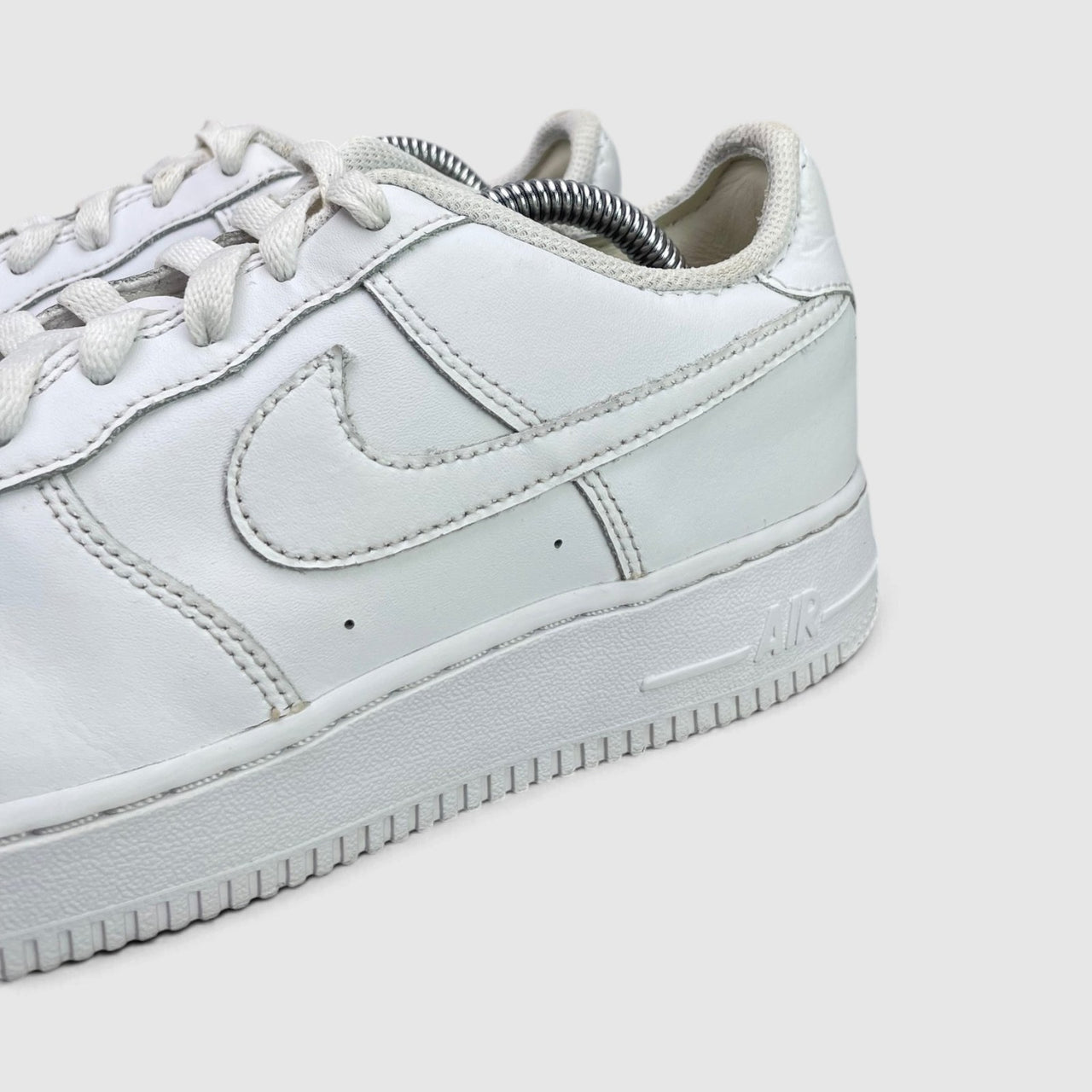 Nike Air Force 1 Low Triple White — buty sportowe damskie w bardzo dobrym stanie rozmiar 39, opcjonalne zdjęcie 1