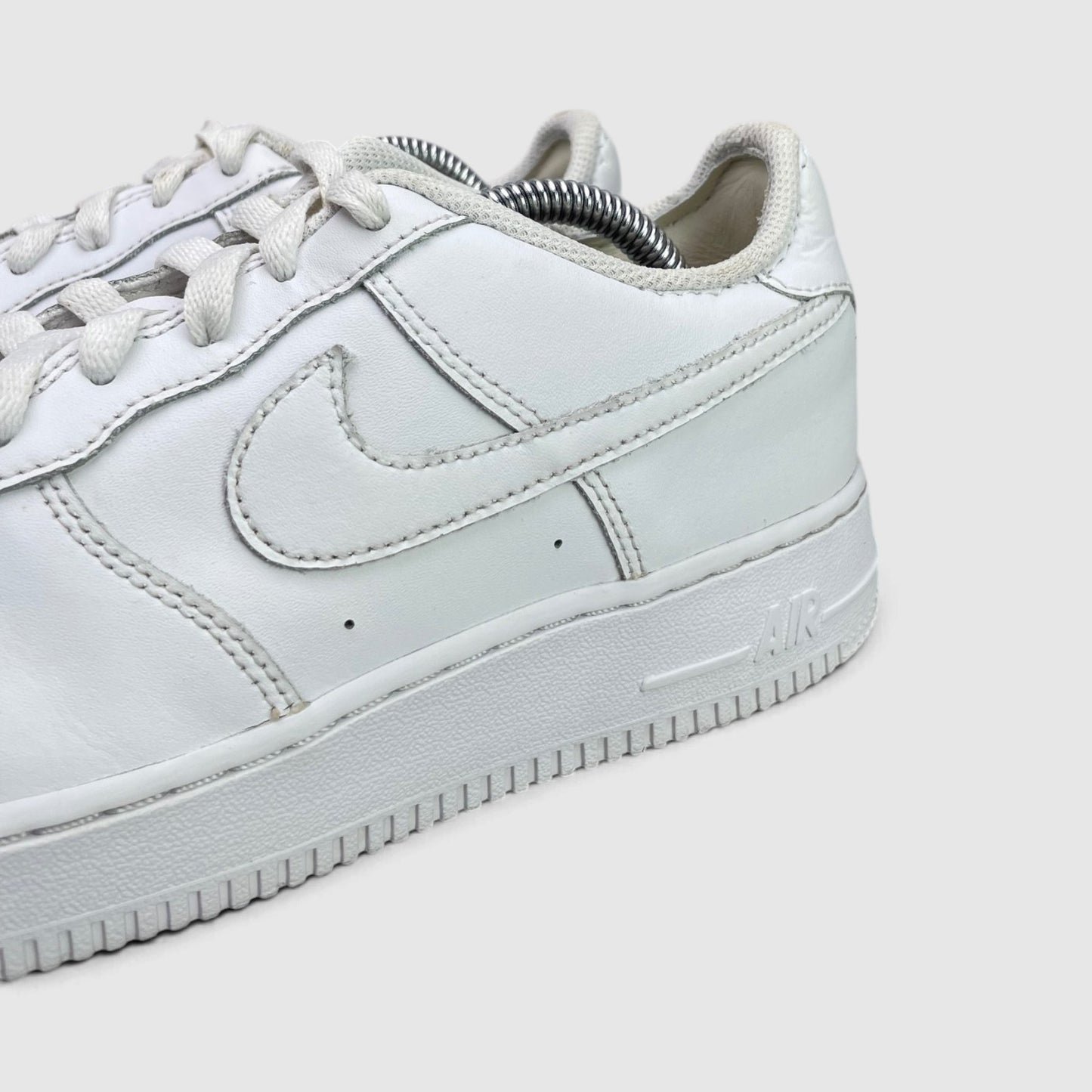 Nike Air Force 1 Low Triple White — buty sportowe damskie w bardzo dobrym stanie rozmiar 39, opcjonalne zdjęcie 1