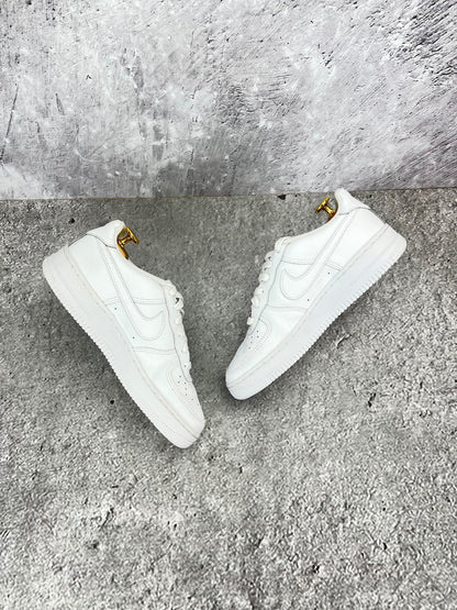 Nike Air Force 1 Low Triple White - buty sportowe, widok z góry na wewnętrzną stronę butów
