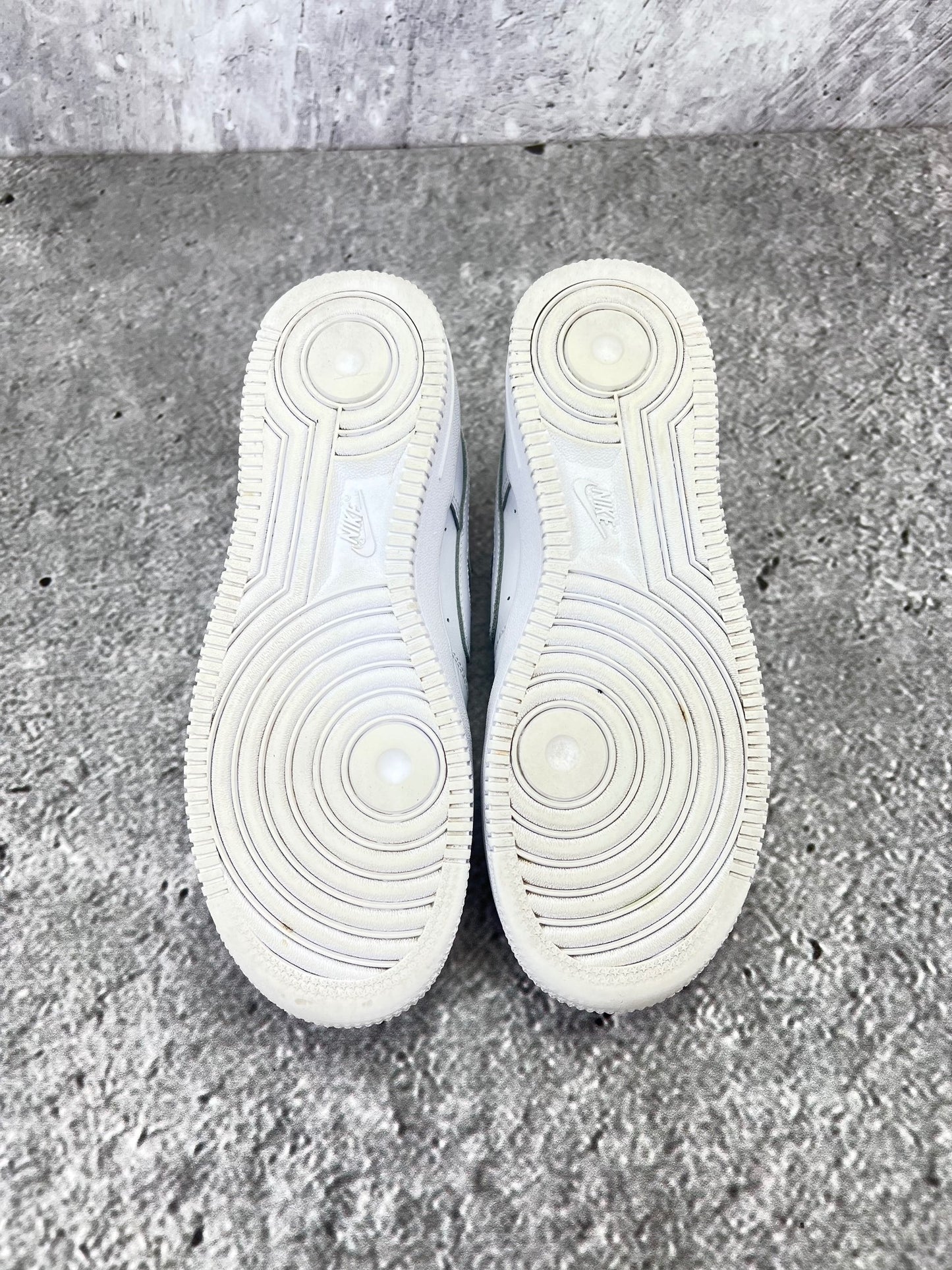 Nike Air Force 1 Low Triple White - buty sportowe, podeszwa