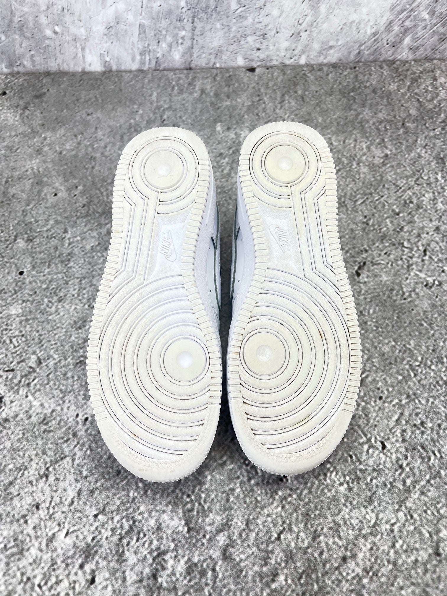 Nike Air Force 1 Low Triple White - buty sportowe, podeszwa