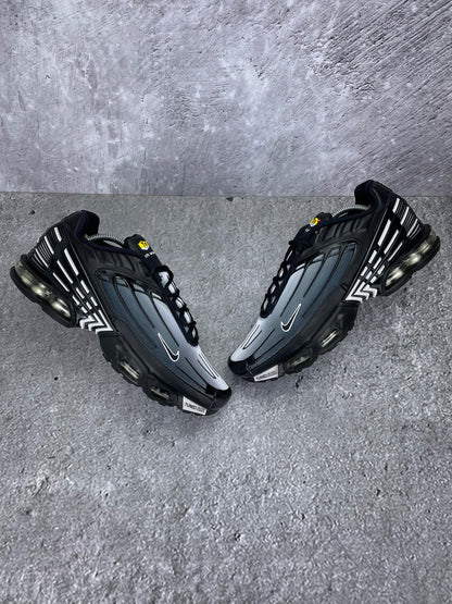 Nike Air Max Plus 3 Black White - buty sportowe, widok z góry na zewnętrzną stronę butów