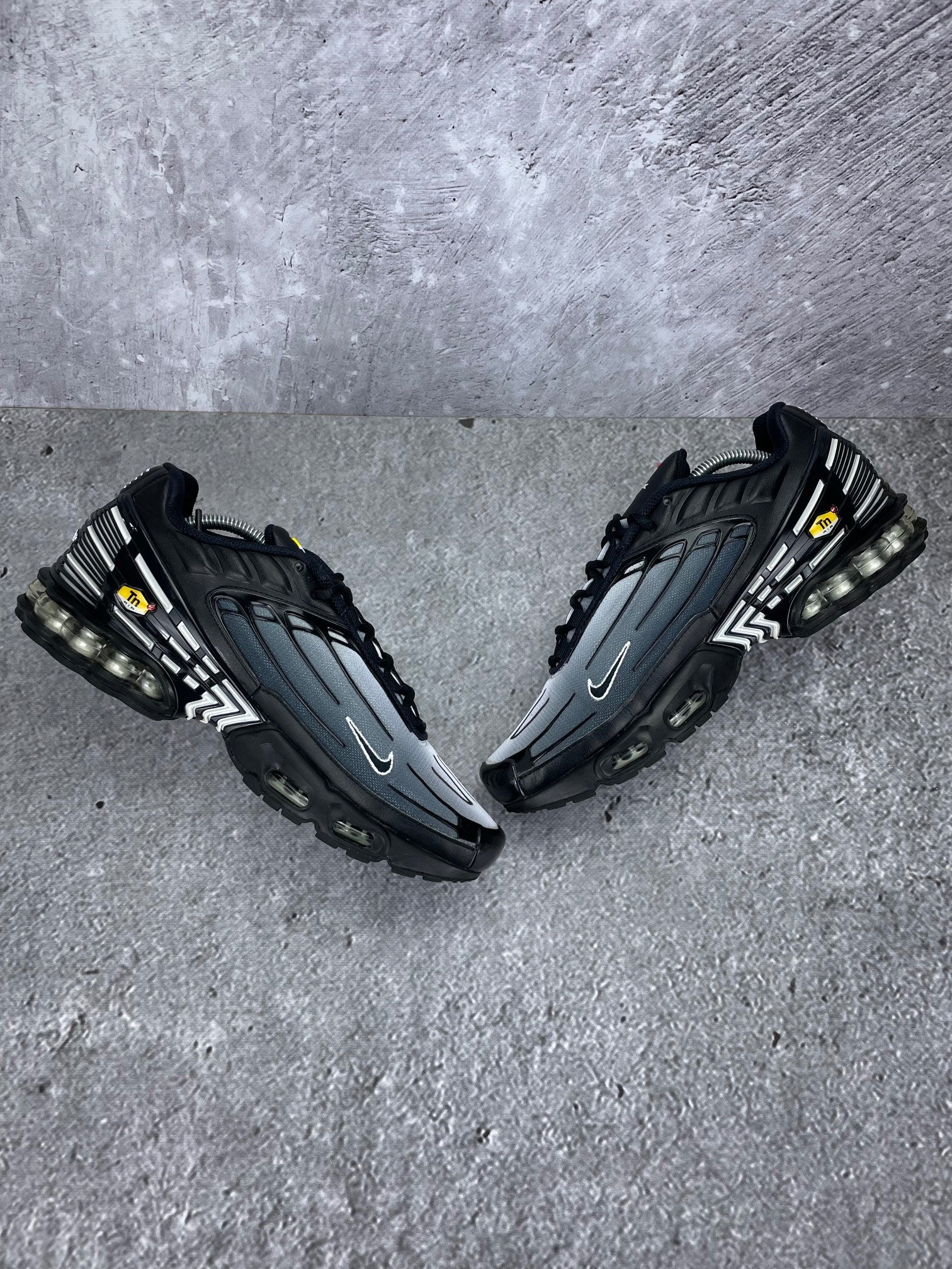 Nike Air Max Plus 3 Black White - buty sportowe, zewnętrzny panel prawego buta