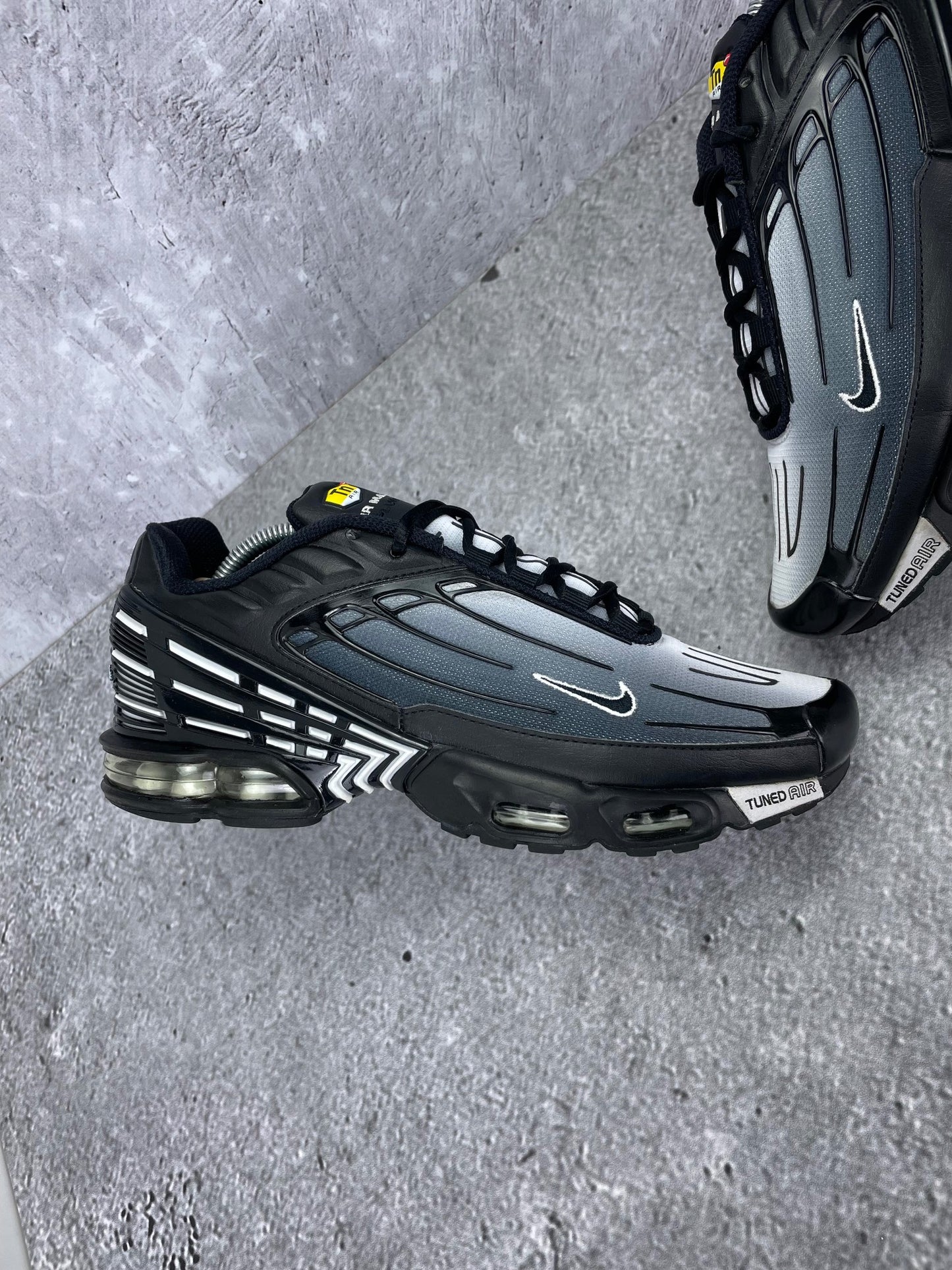 Nike Air Max Plus 3 Black White - buty sportowe, zewnętrzny panel lewego buta