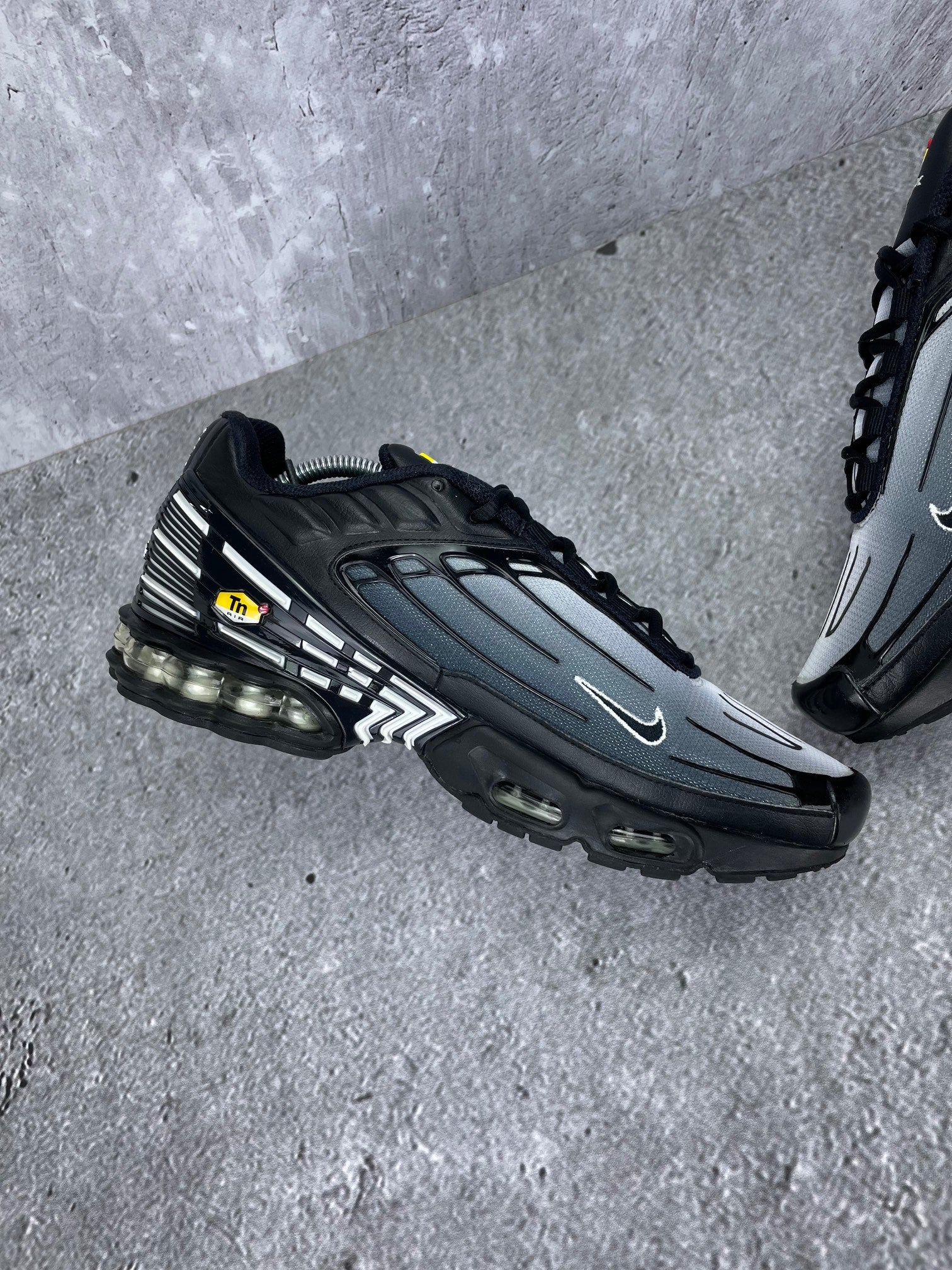 Nike Air Max Plus 3 Black White - buty sportowe, wewnętrzny panel lewego buta