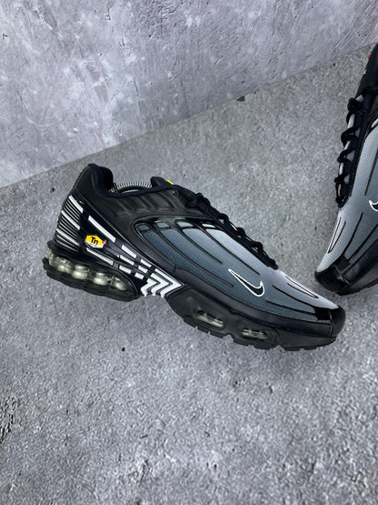 Nike Air Max Plus 3 Black White - buty sportowe, wewnętrzny panel lewego buta