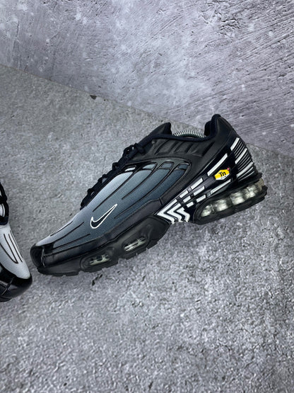 Nike Air Max Plus 3 Black White - buty sportowe, wewnętrzny panel prawego buta