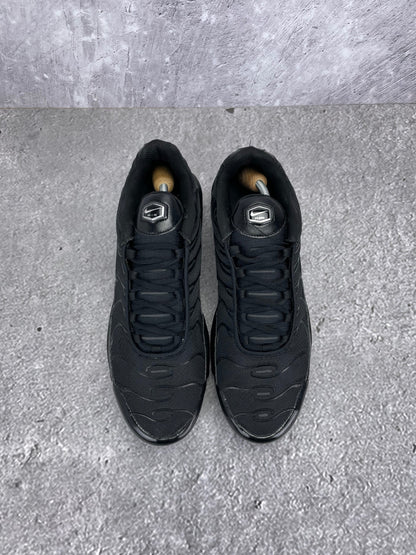 Nike Air Max Plus Triple Black - buty sportowe, widok z góry