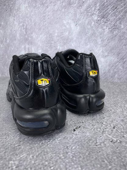 Nike Air Max Plus Triple Black - buty sportowe, widok z tyłu
