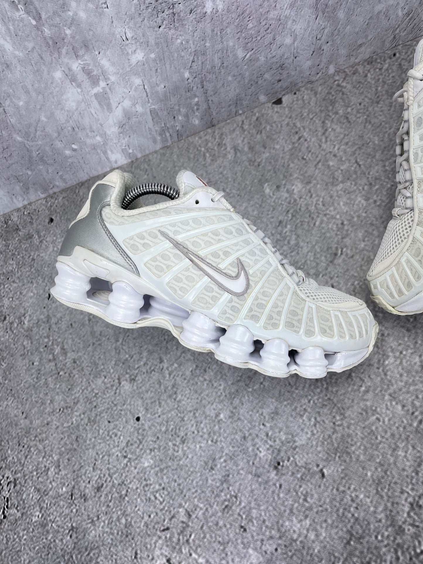Nike Shox TL AR3566-100 - buty sportowe, zewnętrzny panel lewego buta