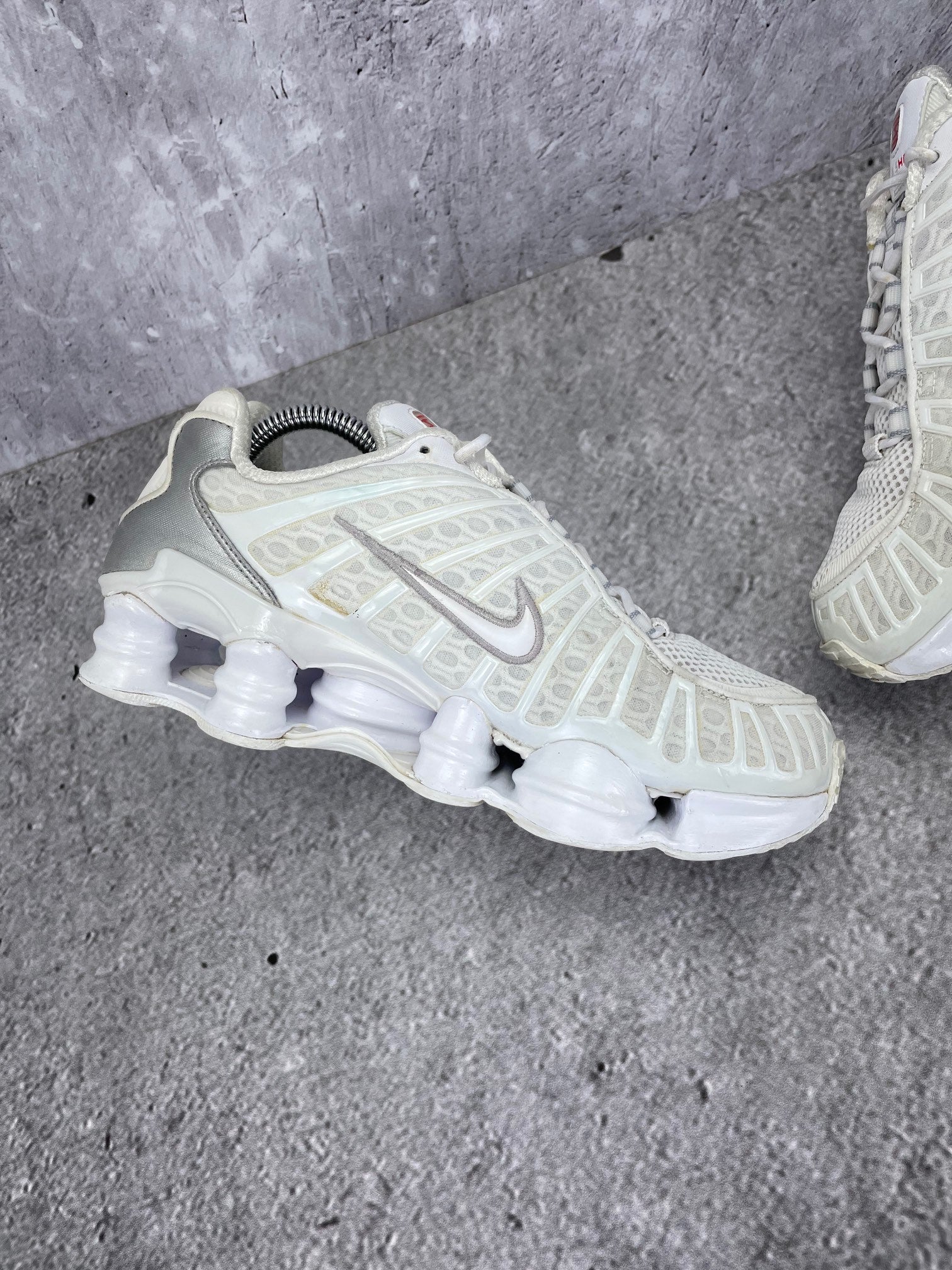 Nike Shox TL AR3566-100 - buty sportowe, wewnętrzny panel lewego buta
