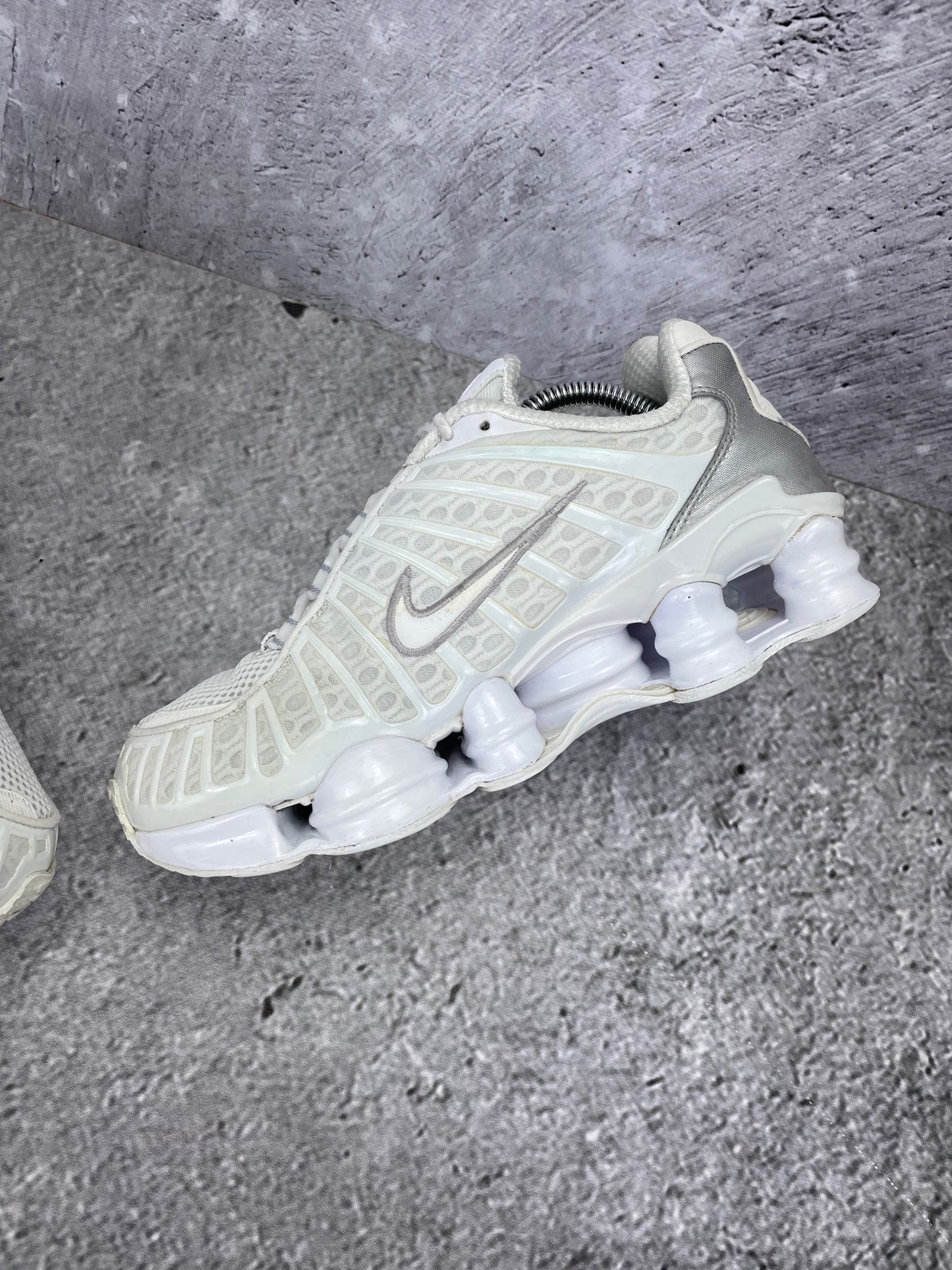 Nike Shox TL AR3566-100 - buty sportowe, wewnętrzny panel prawego buta