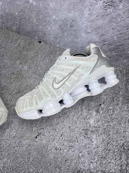 Nike Shox TL AR3566-100 - buty sportowe, wewnętrzny panel prawego buta