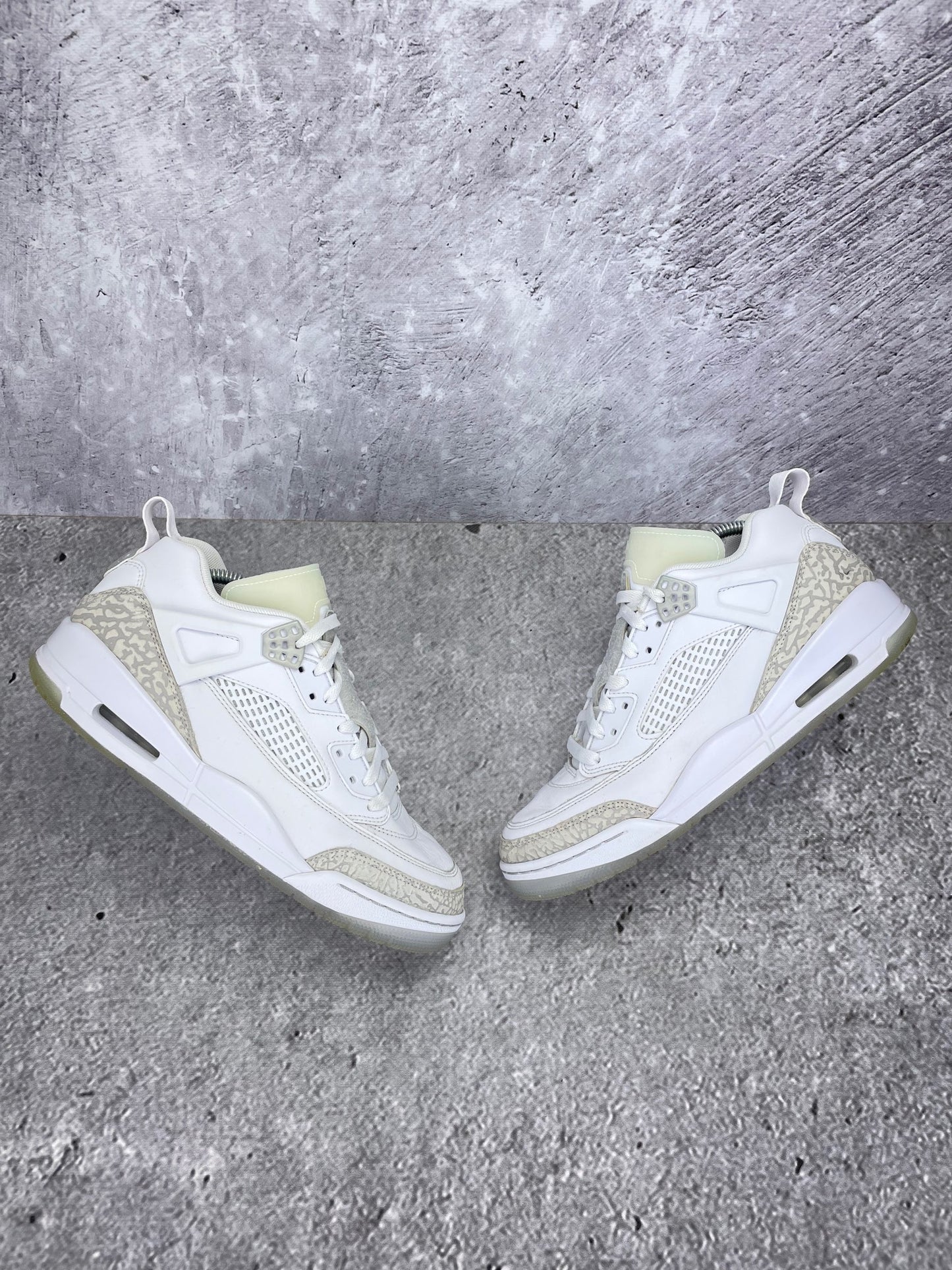 Jordan Spizike Low “White / Metallic Silver / Barely Blue / Neutral Grey” Metallic Silver / Barely Blue - buty sportowe, widok z góry na zewnętrzną stronę butów