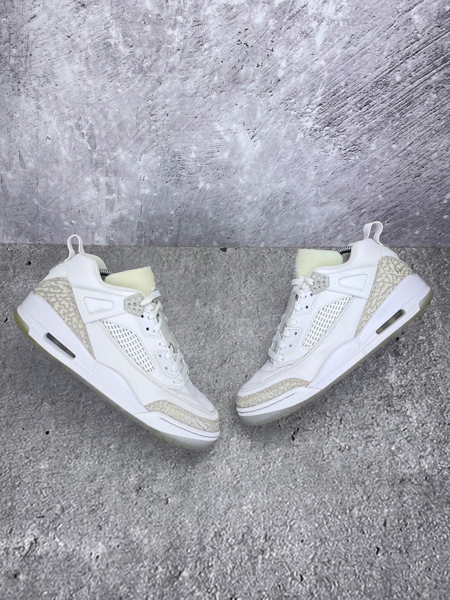 Jordan Spizike Low “White / Metallic Silver / Barely Blue / Neutral Grey” Metallic Silver / Barely Blue - buty sportowe, widok z góry na zewnętrzną stronę butów
