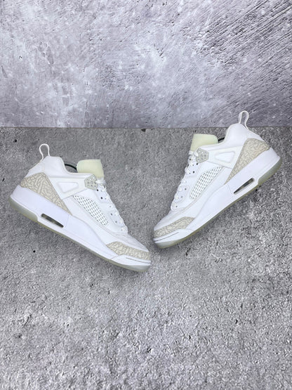 Jordan Spizike Low “White / Metallic Silver / Barely Blue / Neutral Grey” Metallic Silver / Barely Blue - buty sportowe, zewnętrzny panel prawego buta