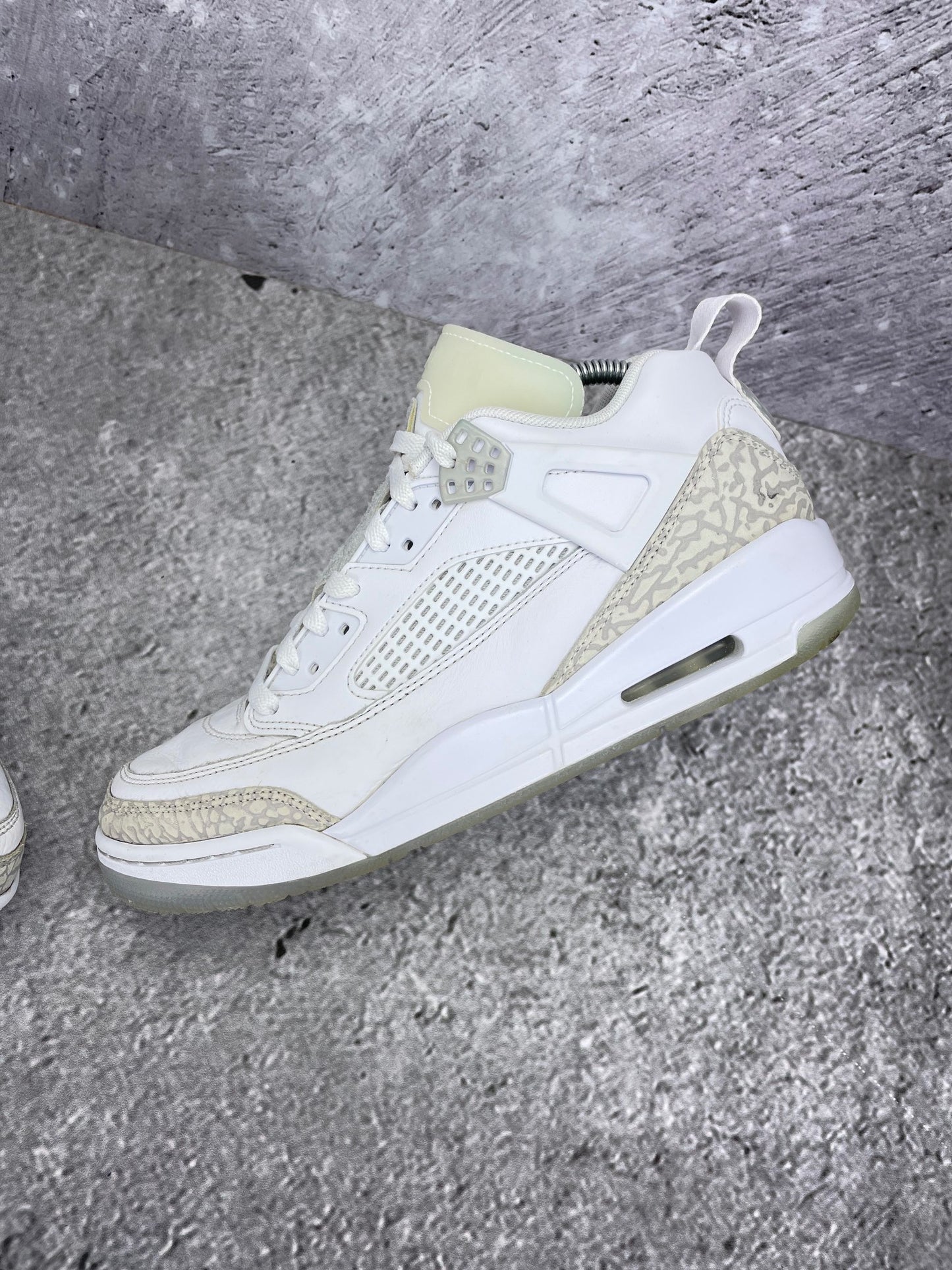 Jordan Spizike Low “White / Metallic Silver / Barely Blue / Neutral Grey” Metallic Silver / Barely Blue - buty sportowe, widok z góry na wewnętrzną stronę butów