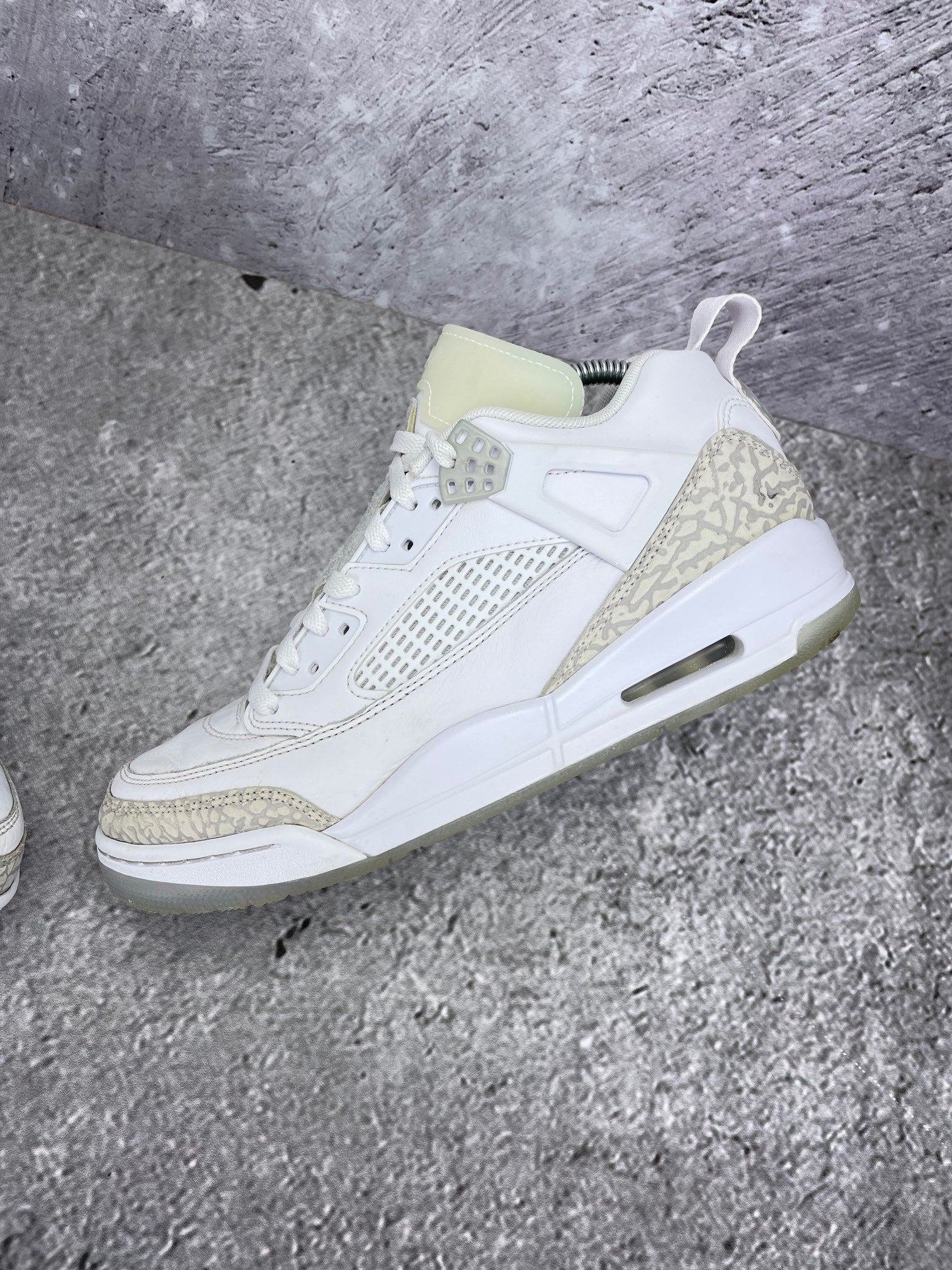 Jordan Spizike Low “White / Metallic Silver / Barely Blue / Neutral Grey” Metallic Silver / Barely Blue - buty sportowe, widok z góry na wewnętrzną stronę butów
