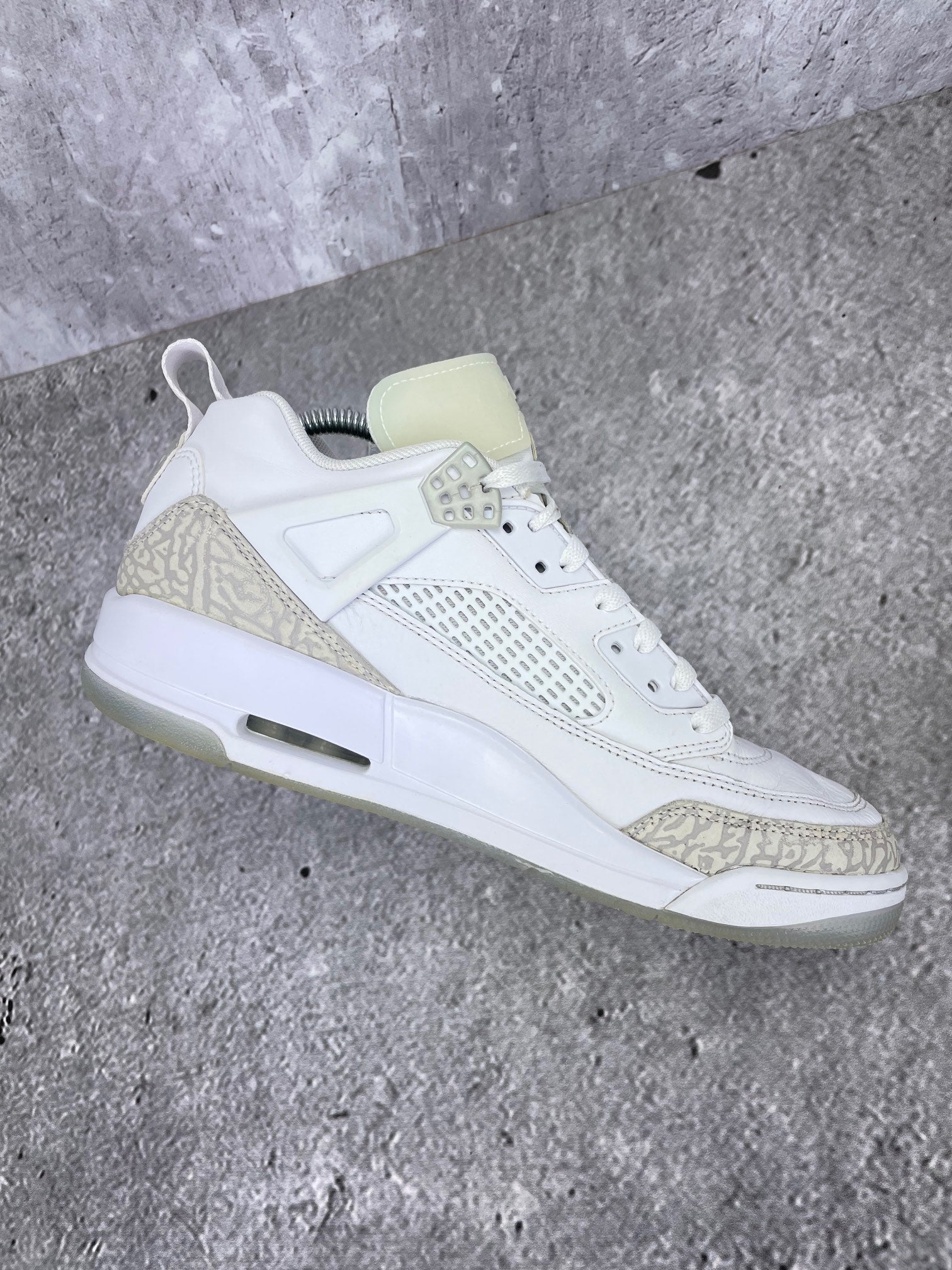 Jordan Spizike Low “White / Metallic Silver / Barely Blue / Neutral Grey” Metallic Silver / Barely Blue - buty sportowe, wewnętrzny panel lewego buta