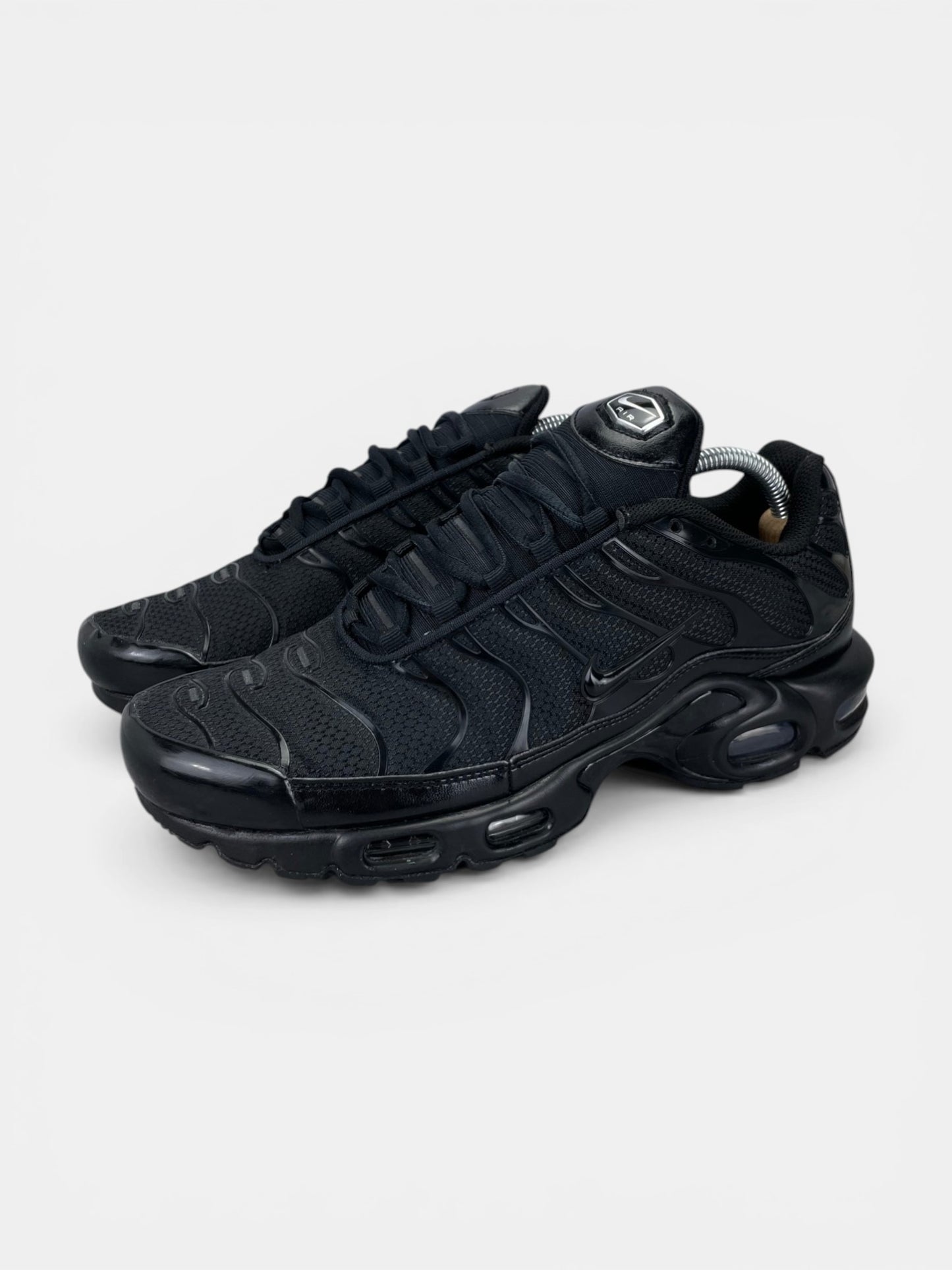 Nike Air Max Plus Triple Black - buty sportowe, widok z boku