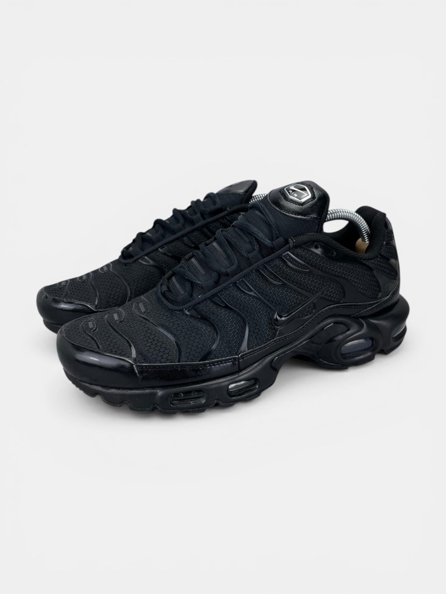 Nike Air Max Plus Triple Black - buty sportowe, widok z boku