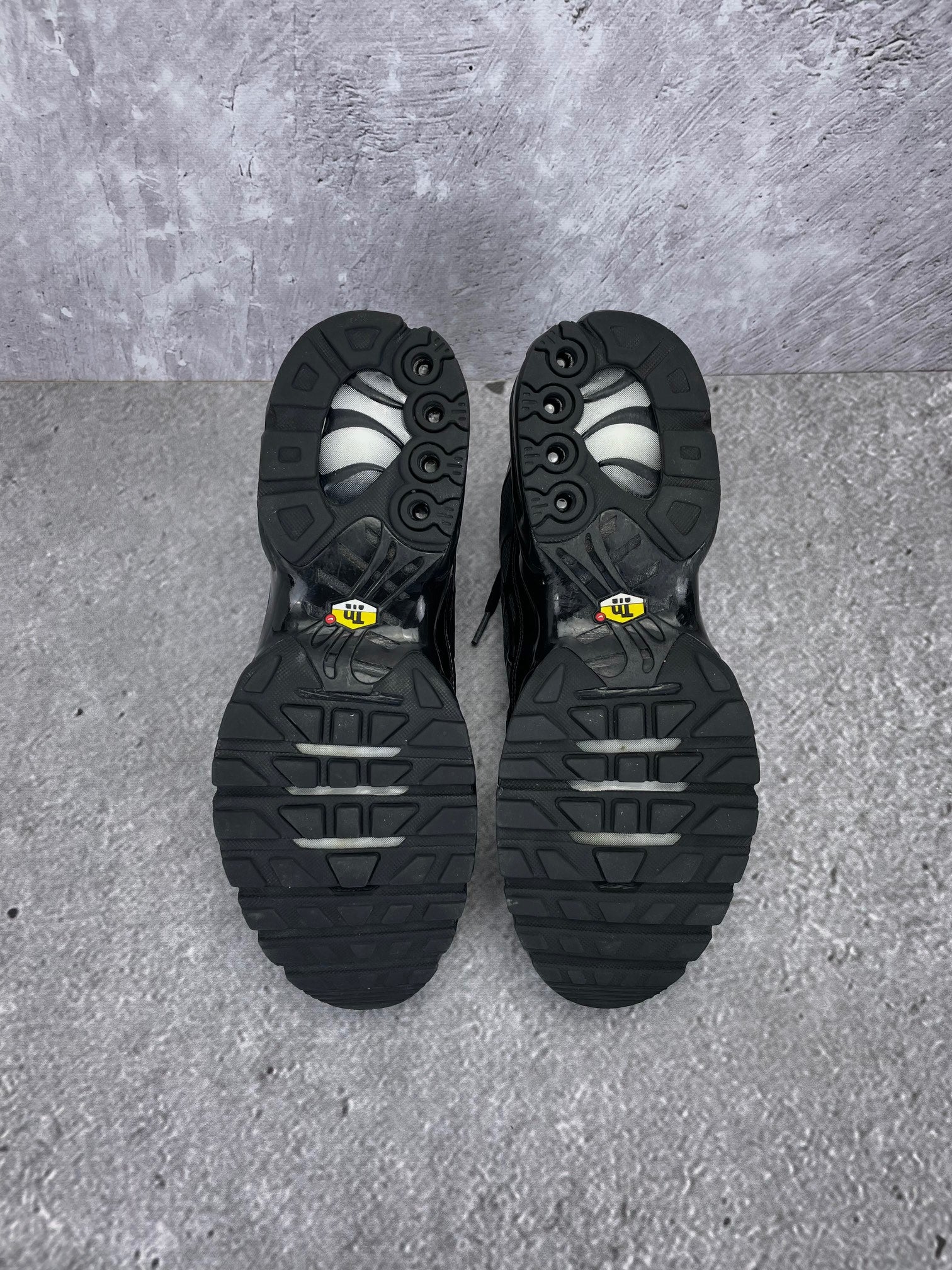 Nike Air Max Plus Triple Black - buty sportowe, podeszwa