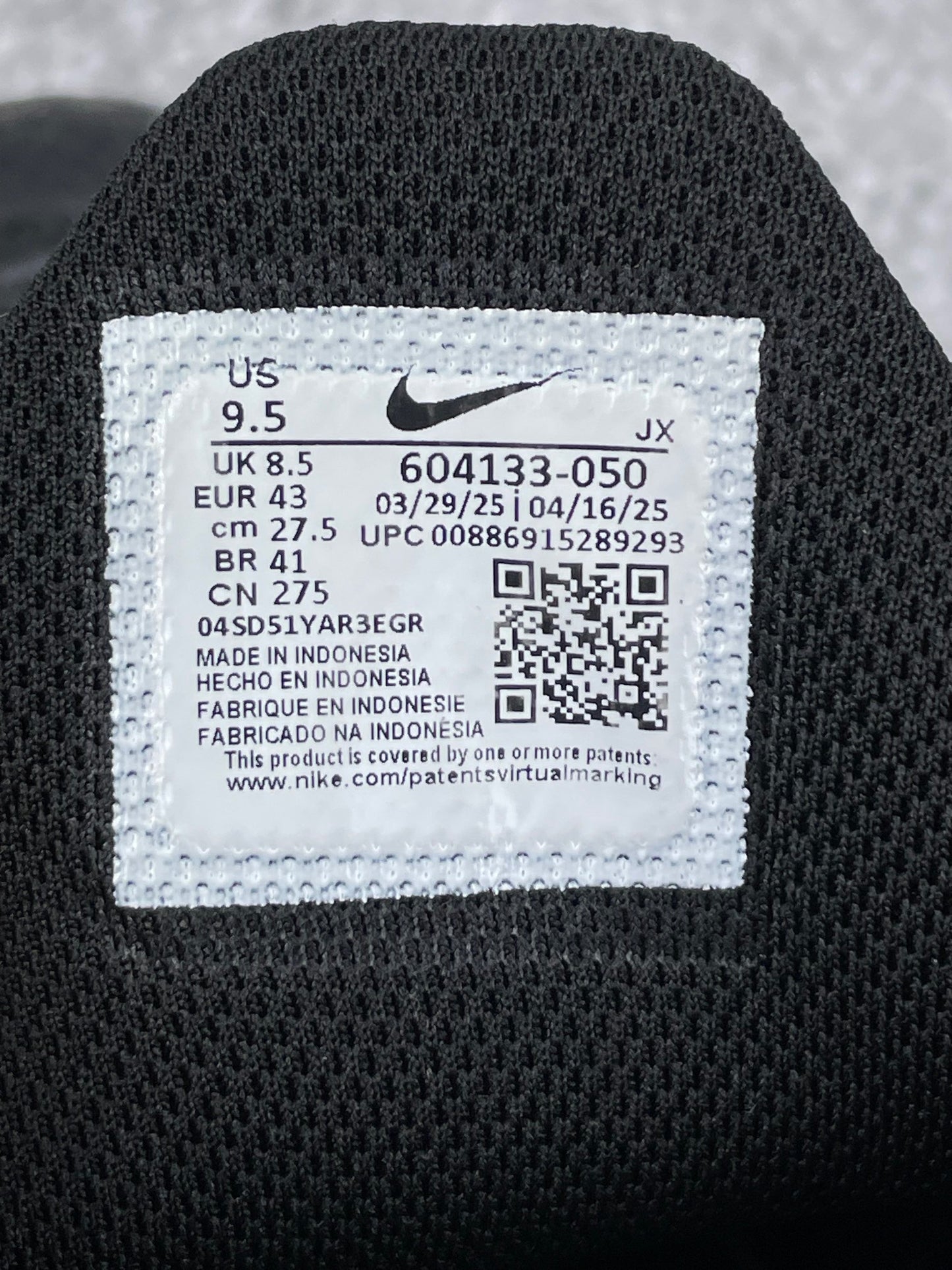 Nike Air Max Plus Triple Black - buty sportowe, metka