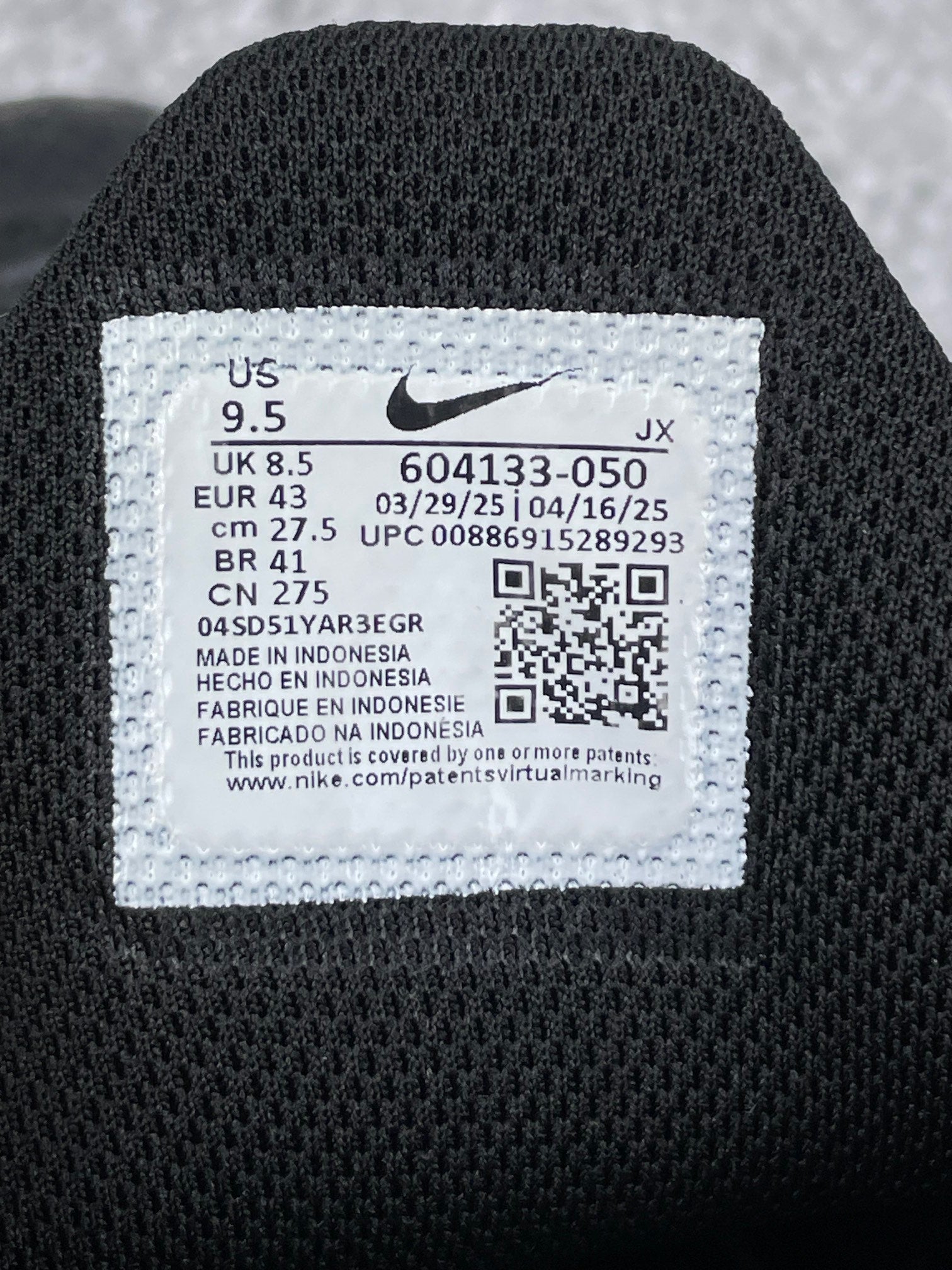 Nike Air Max Plus Triple Black - buty sportowe, metka