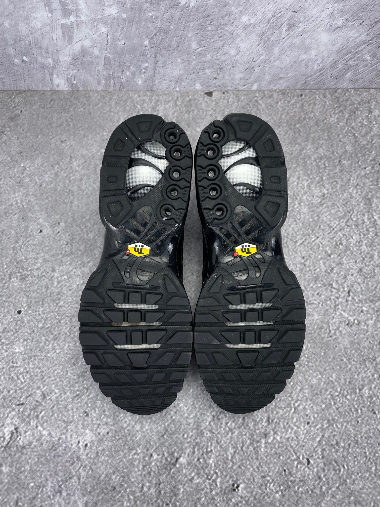Nike Air Max Plus Triple Black - buty sportowe, podeszwa