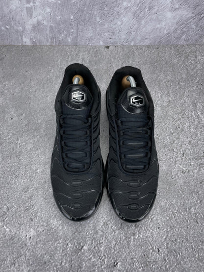 Nike Air Max Plus Triple Black - buty sportowe, widok z góry