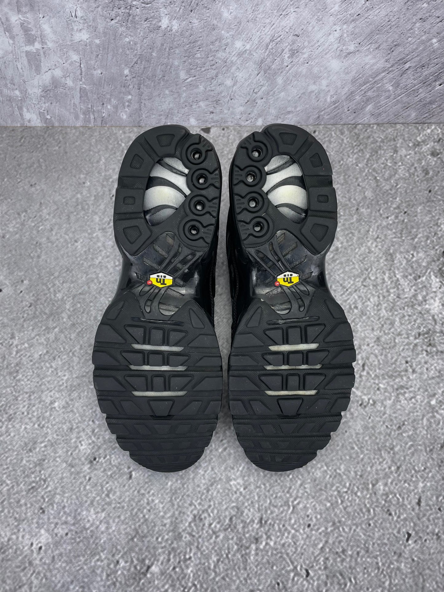 Nike Air Max Plus Triple Black - buty sportowe, podeszwa