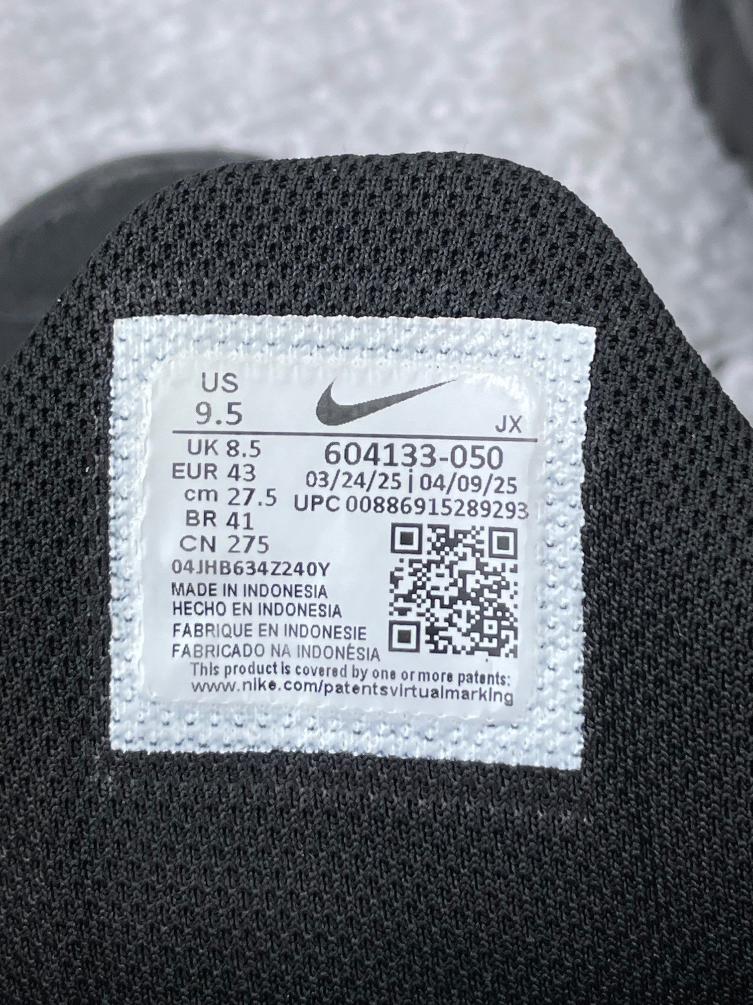 Nike Air Max Plus Triple Black - buty sportowe, metka